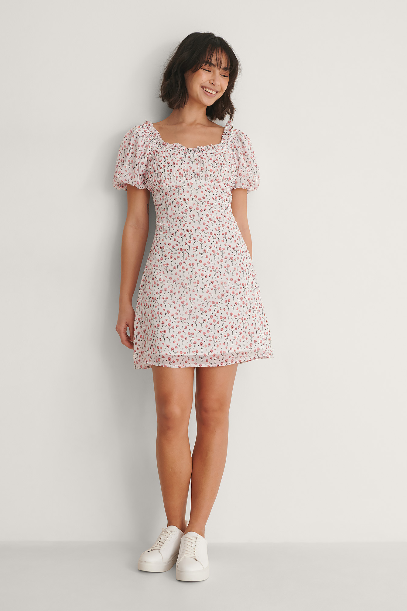 Red Flower Robe Midi À Détails Volants