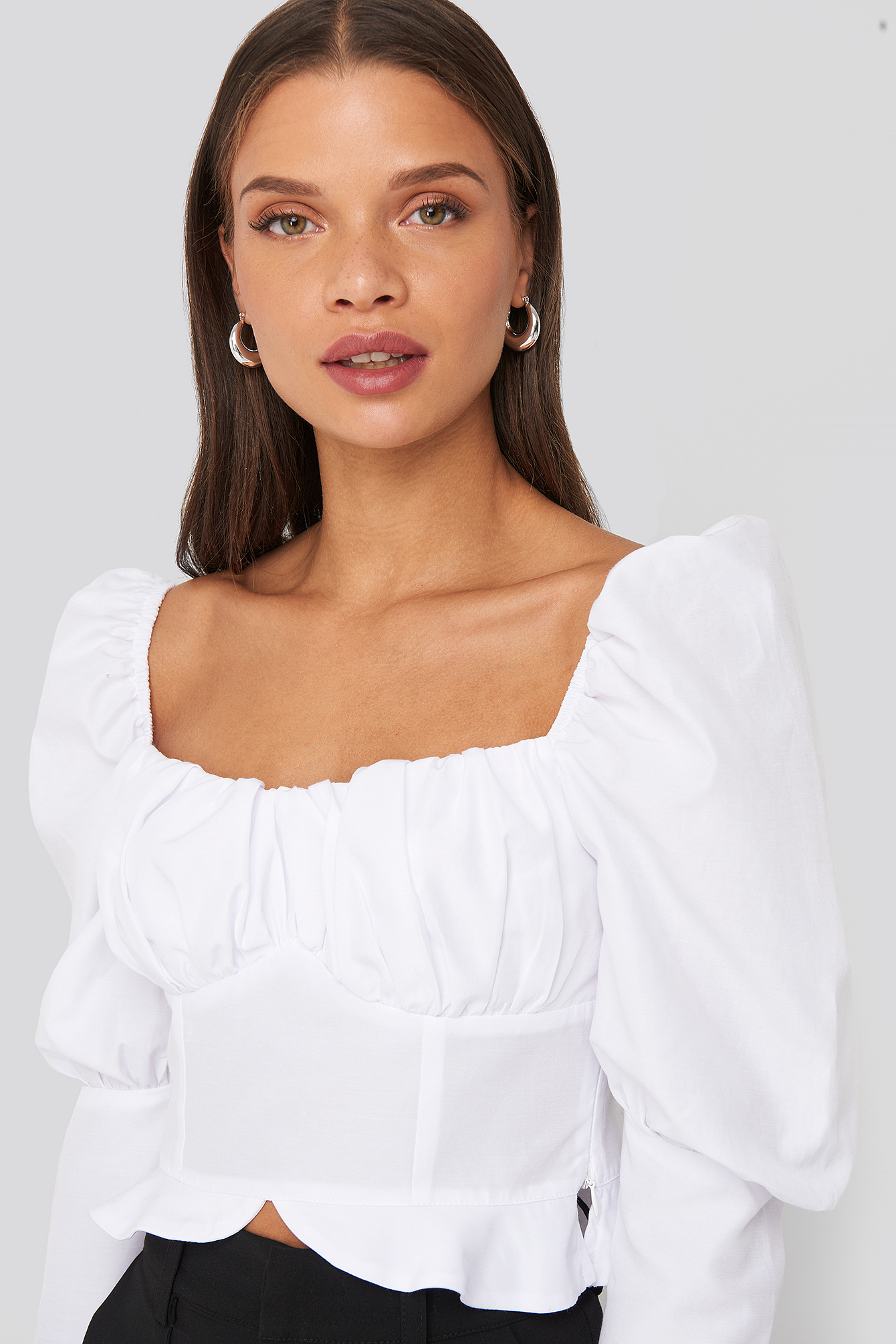 Puffy Sleeve Ruffle Cup Blouse Blanc nakd.fr