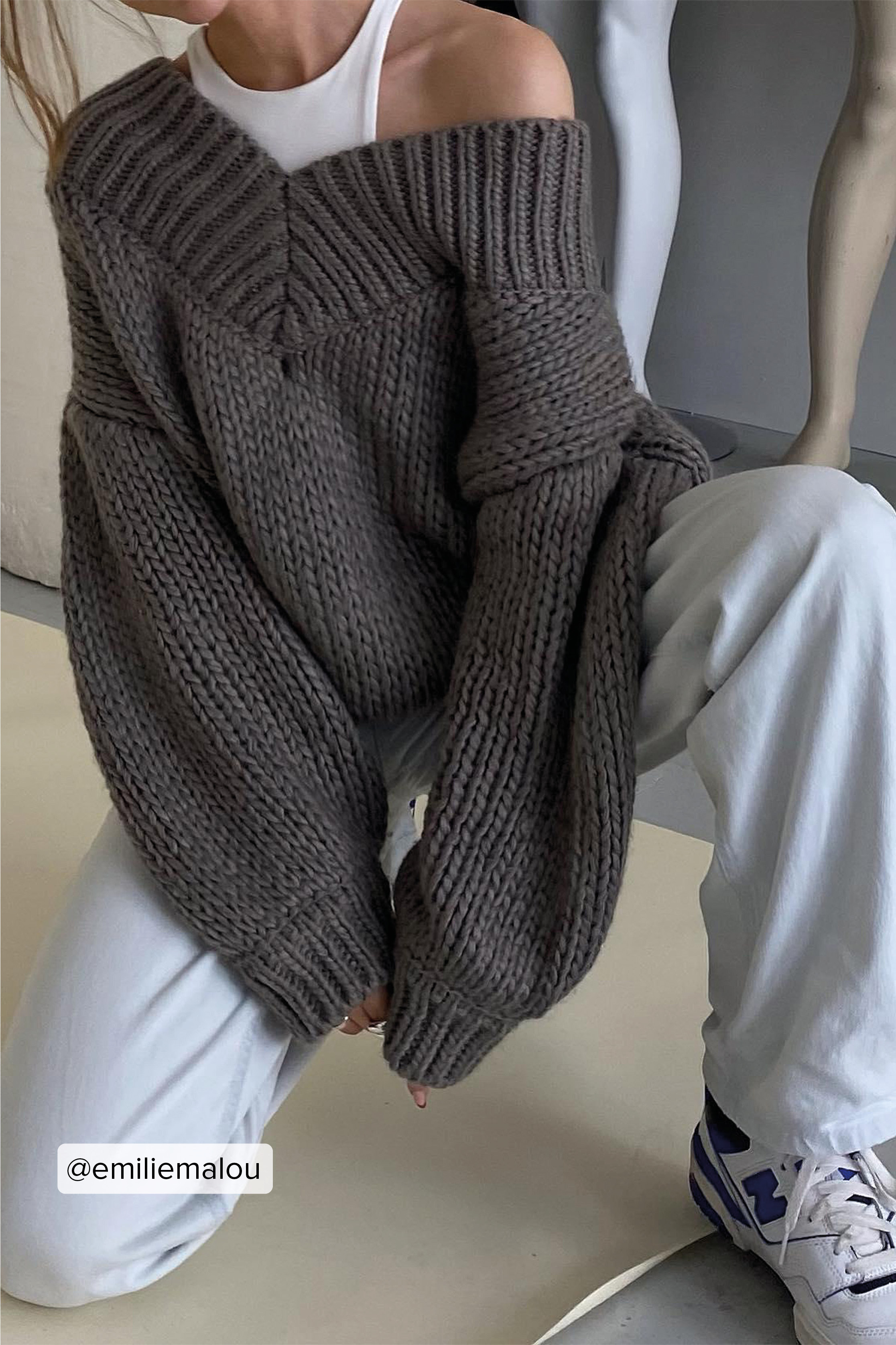 Grey Pull surdimensionné en tricot à col en V