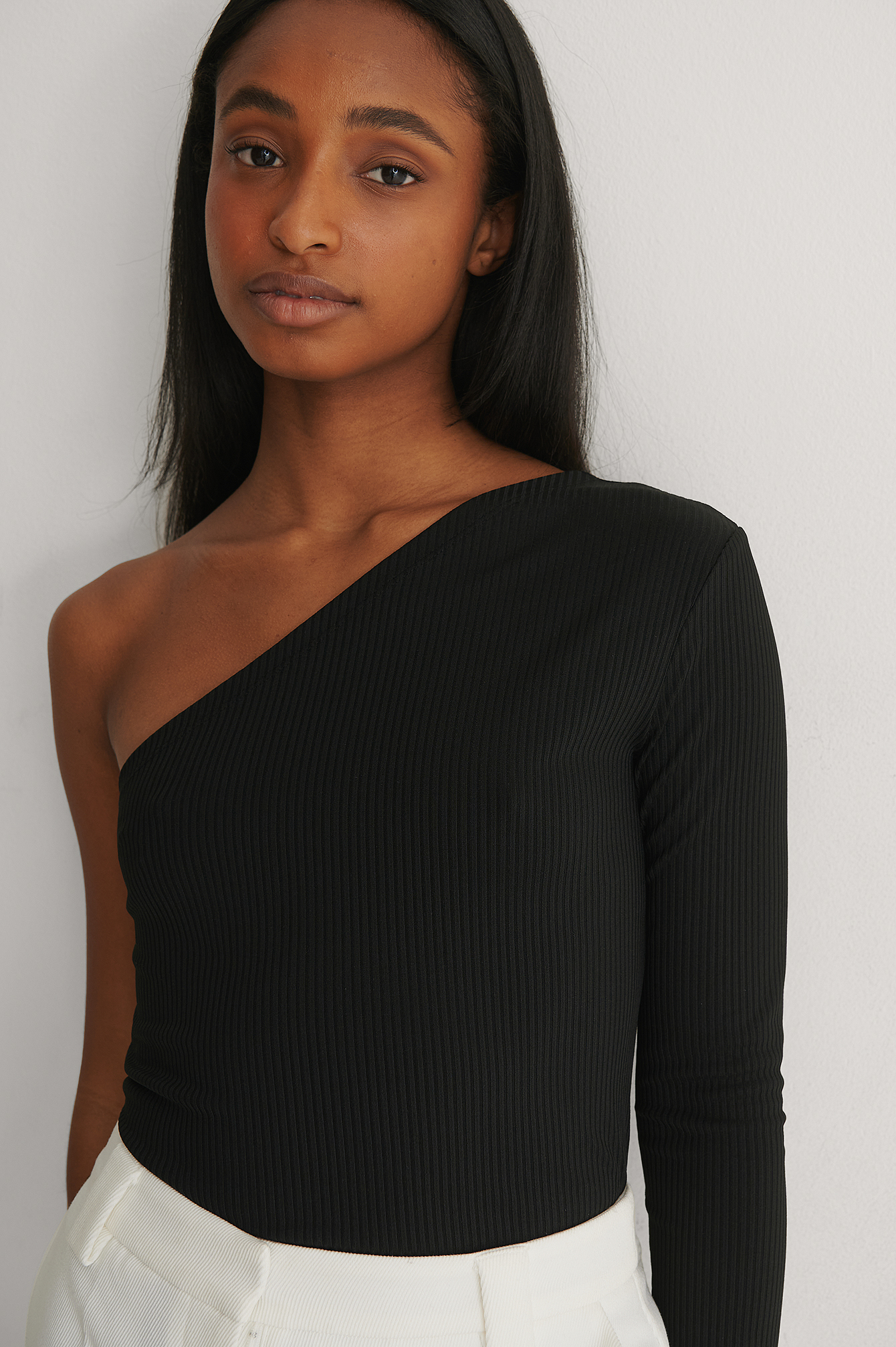 Black Haut Une Épaule