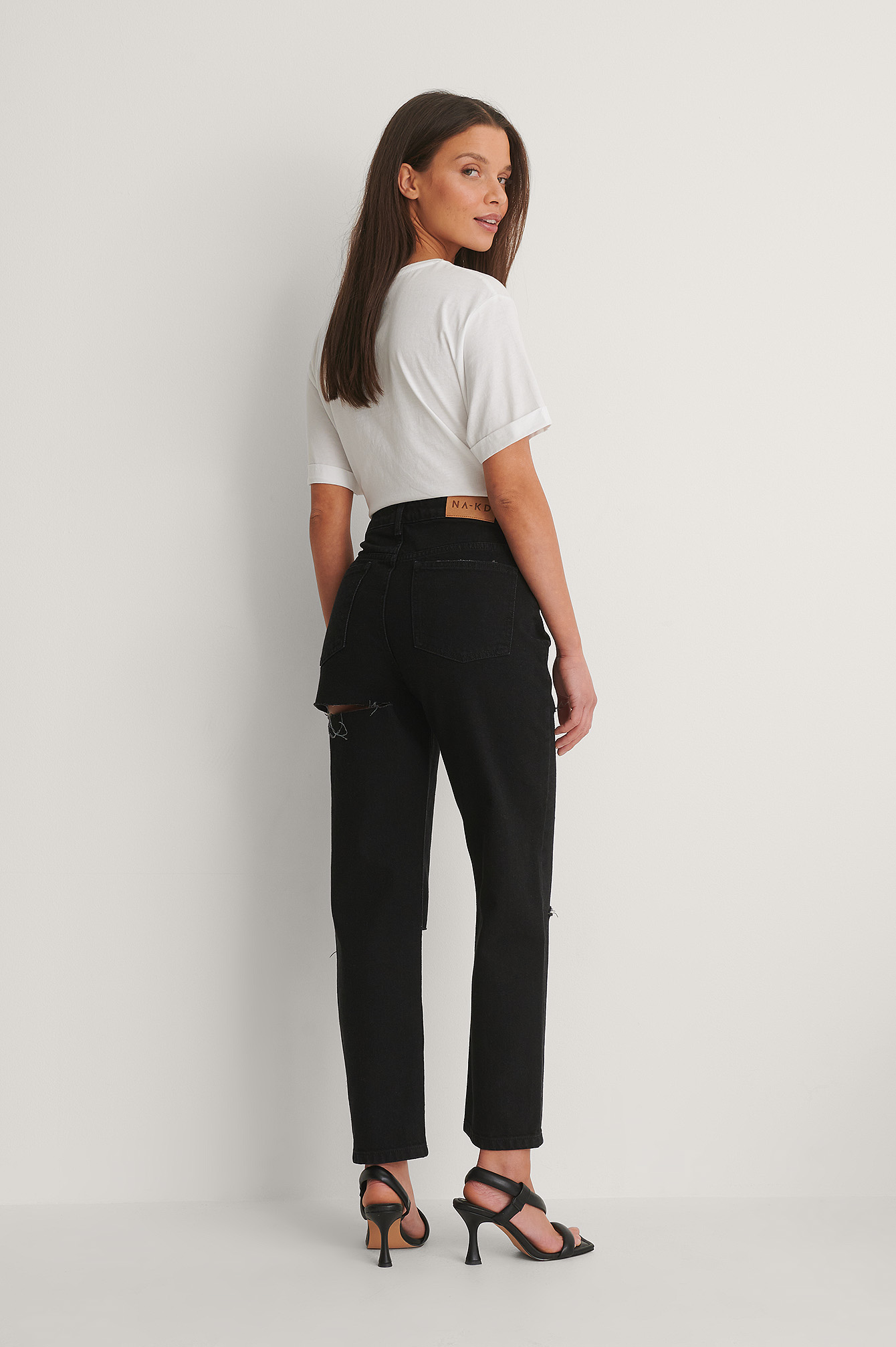 Black Jean Mom Découpé À L'Arrière