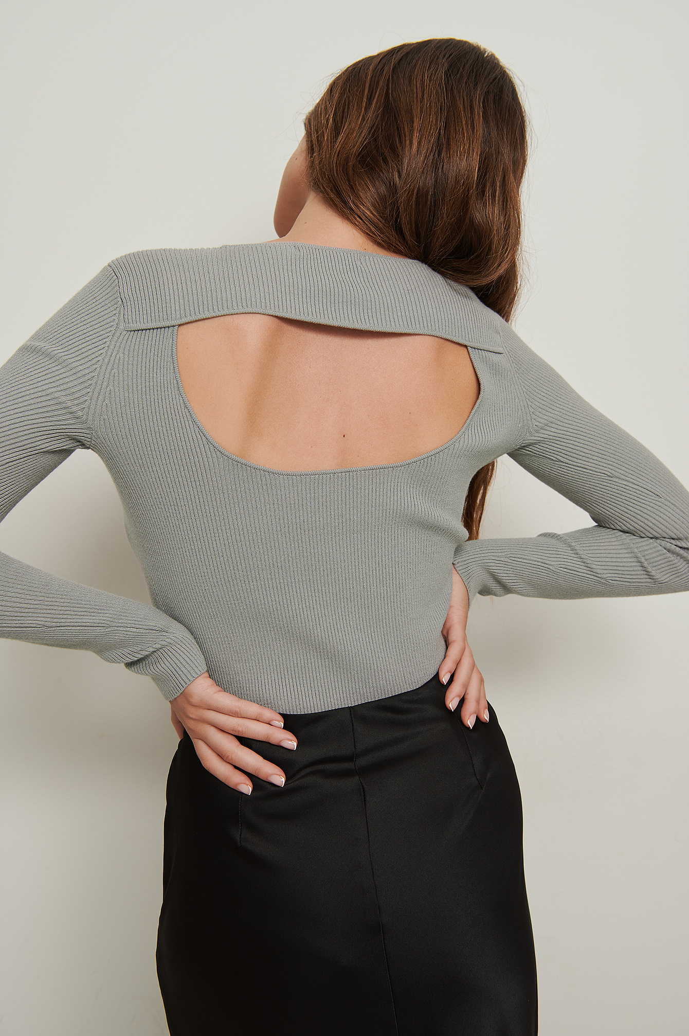 Grey NA-KD Trend Pull tricoté côtelé avec détail dans le dos