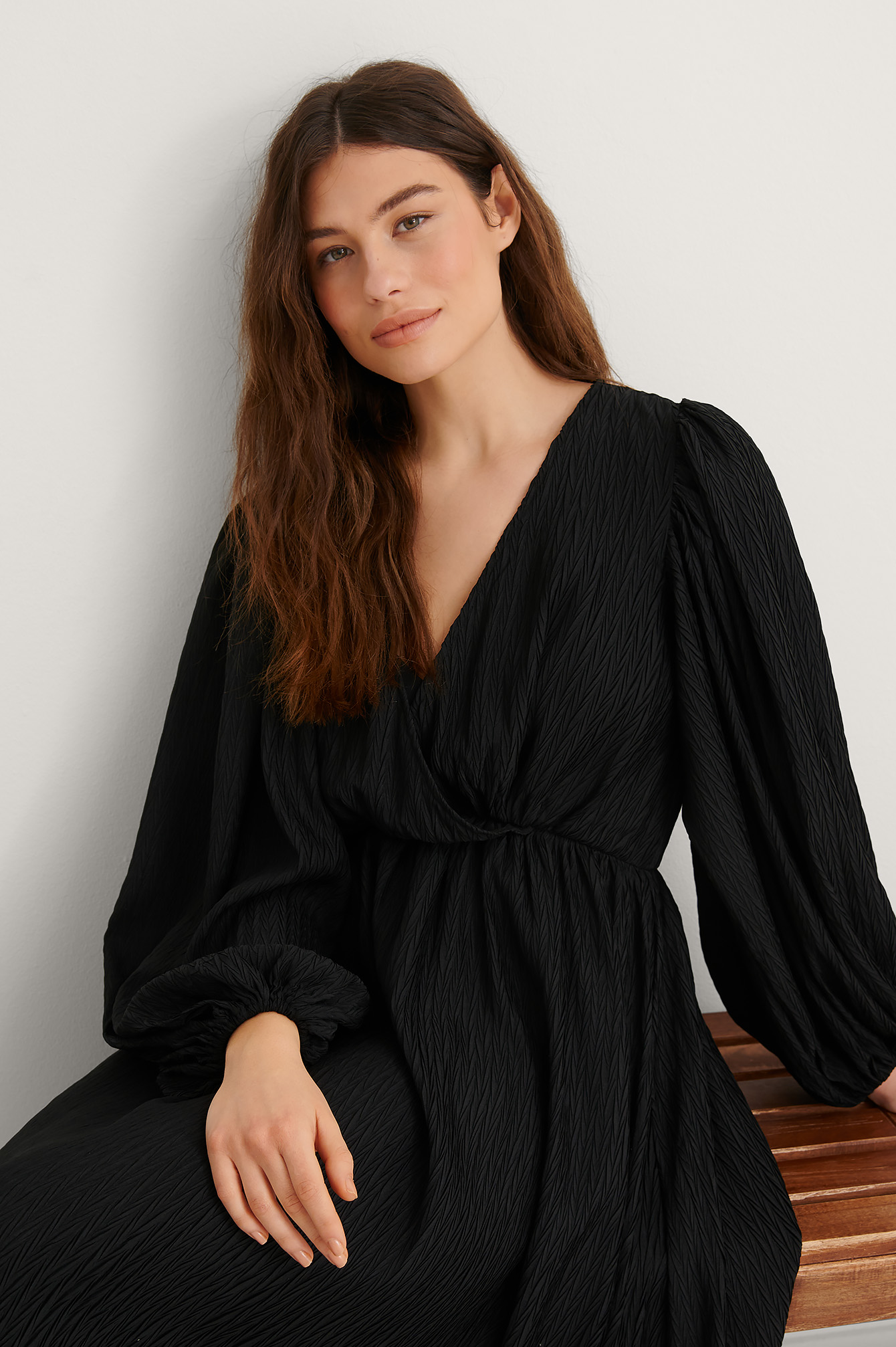 Black Robe Cache-Coeur Structurée Et Manches Ballon