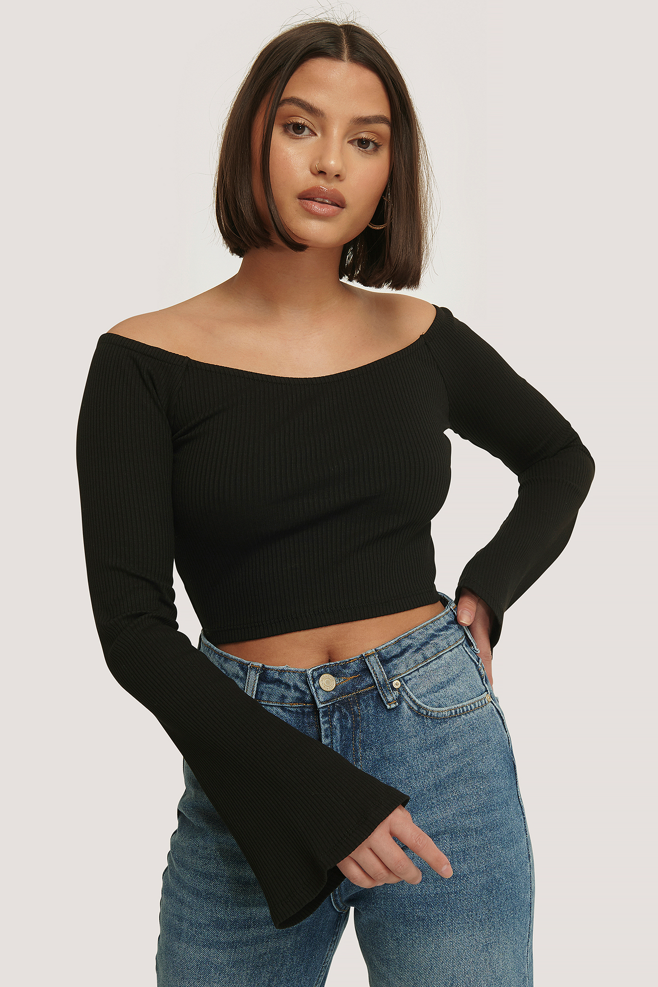 Black Haut Court À Manches Longues Et Col Bateau