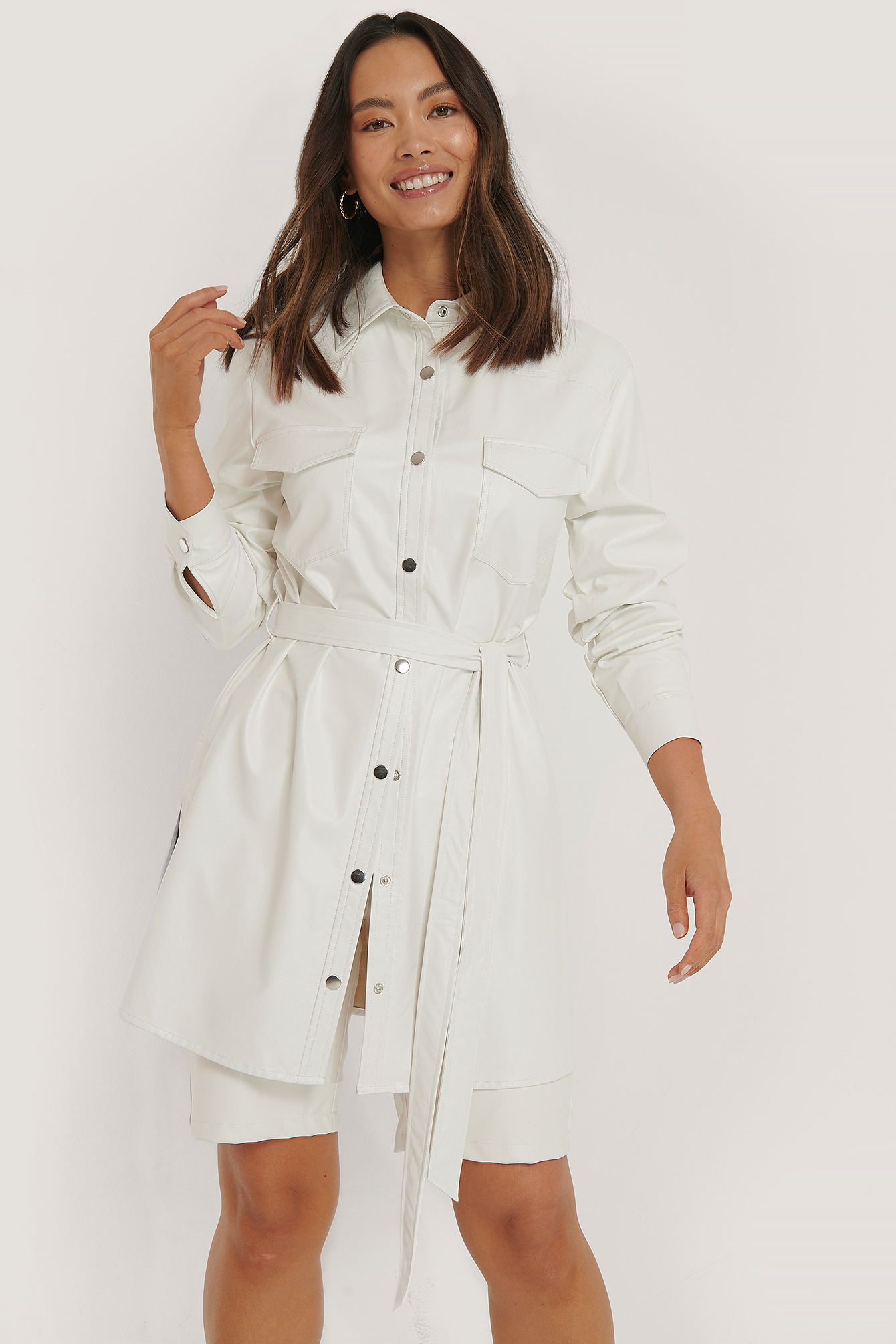 White Robe Chemise En Faux Cuir À Ceinture