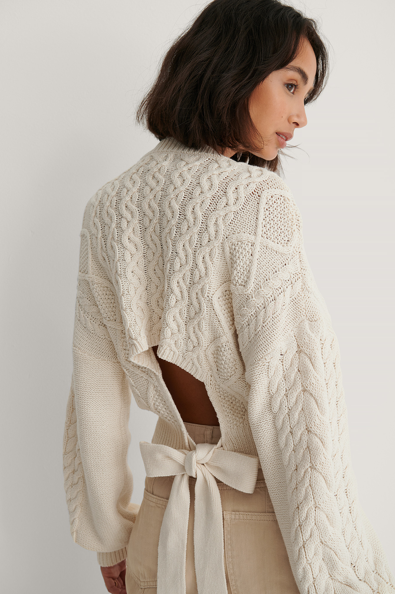 Cream Pull En Tricot Torsadé Dos Nu