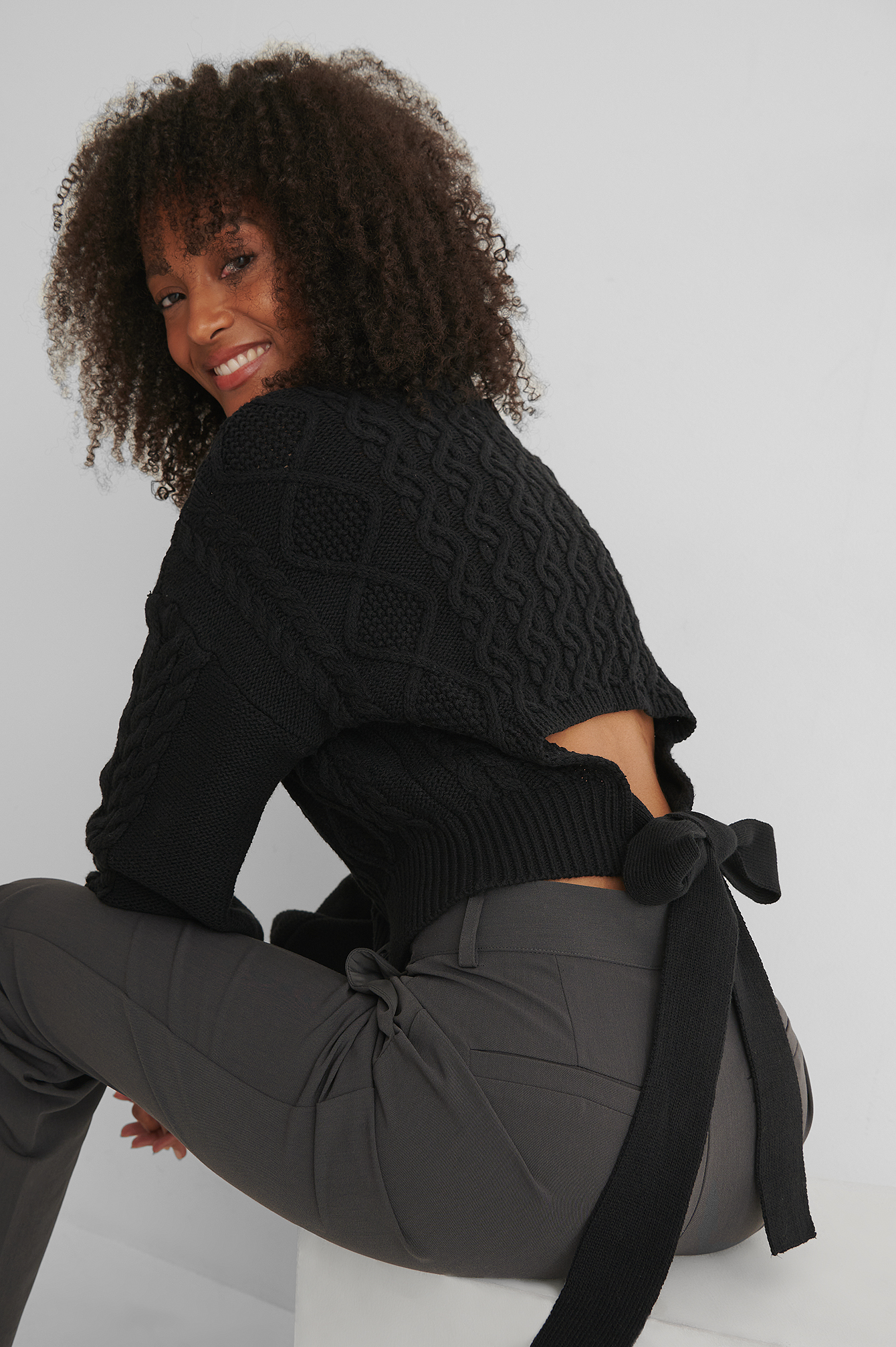 Black Pull En Tricot Torsadé Dos Nu