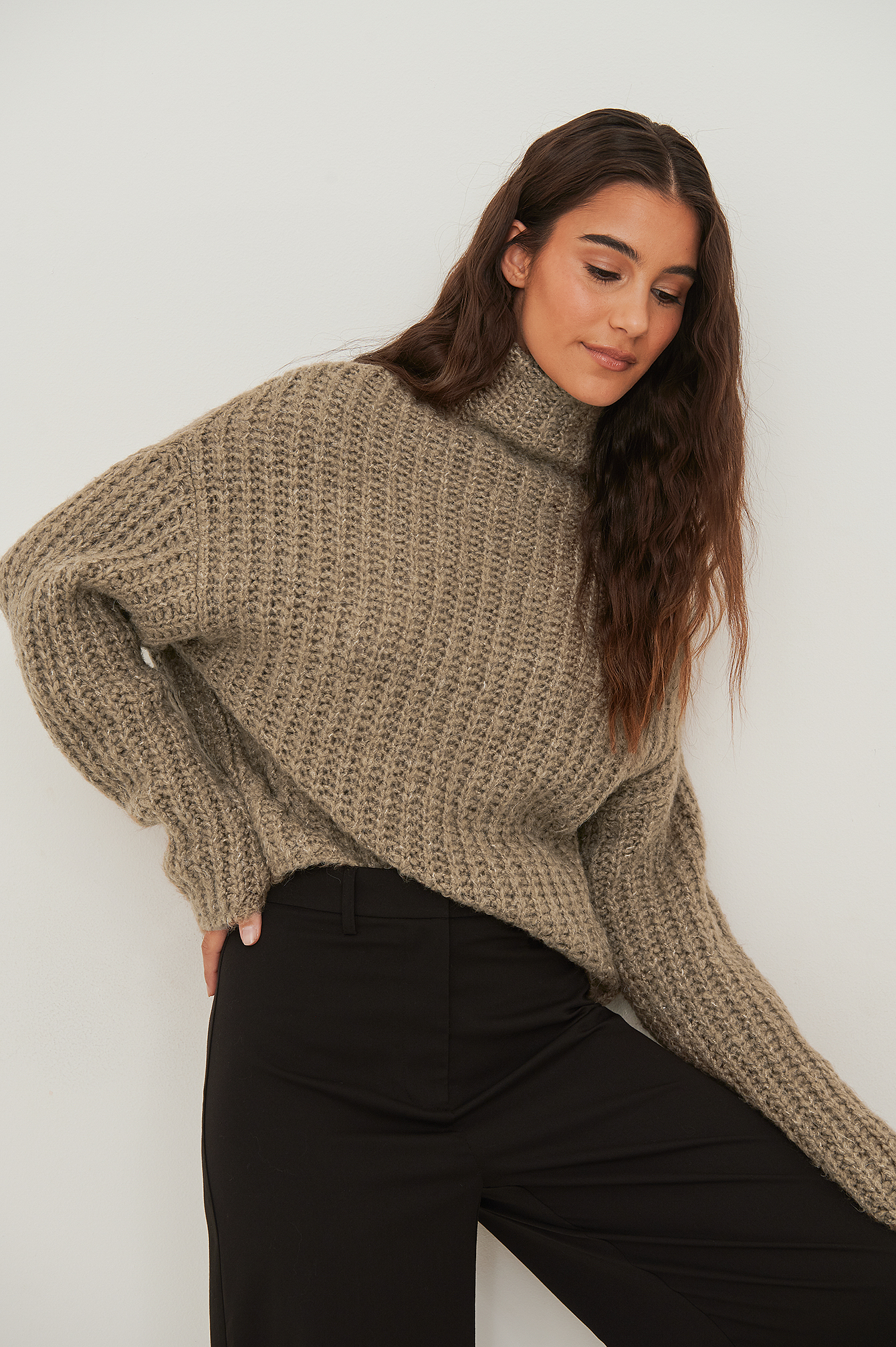 Pull court en tricot à col montant Beige