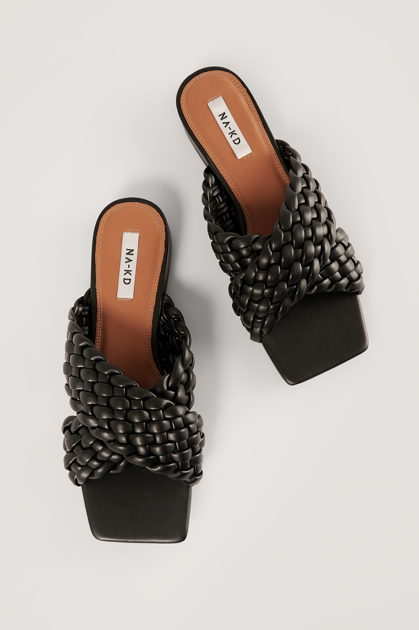 en coloris Noir Femme Chaussures Chaussures plates Sandales plates Claquettes En Cuir Et En Mailles Stretch Caoutchouc Co 