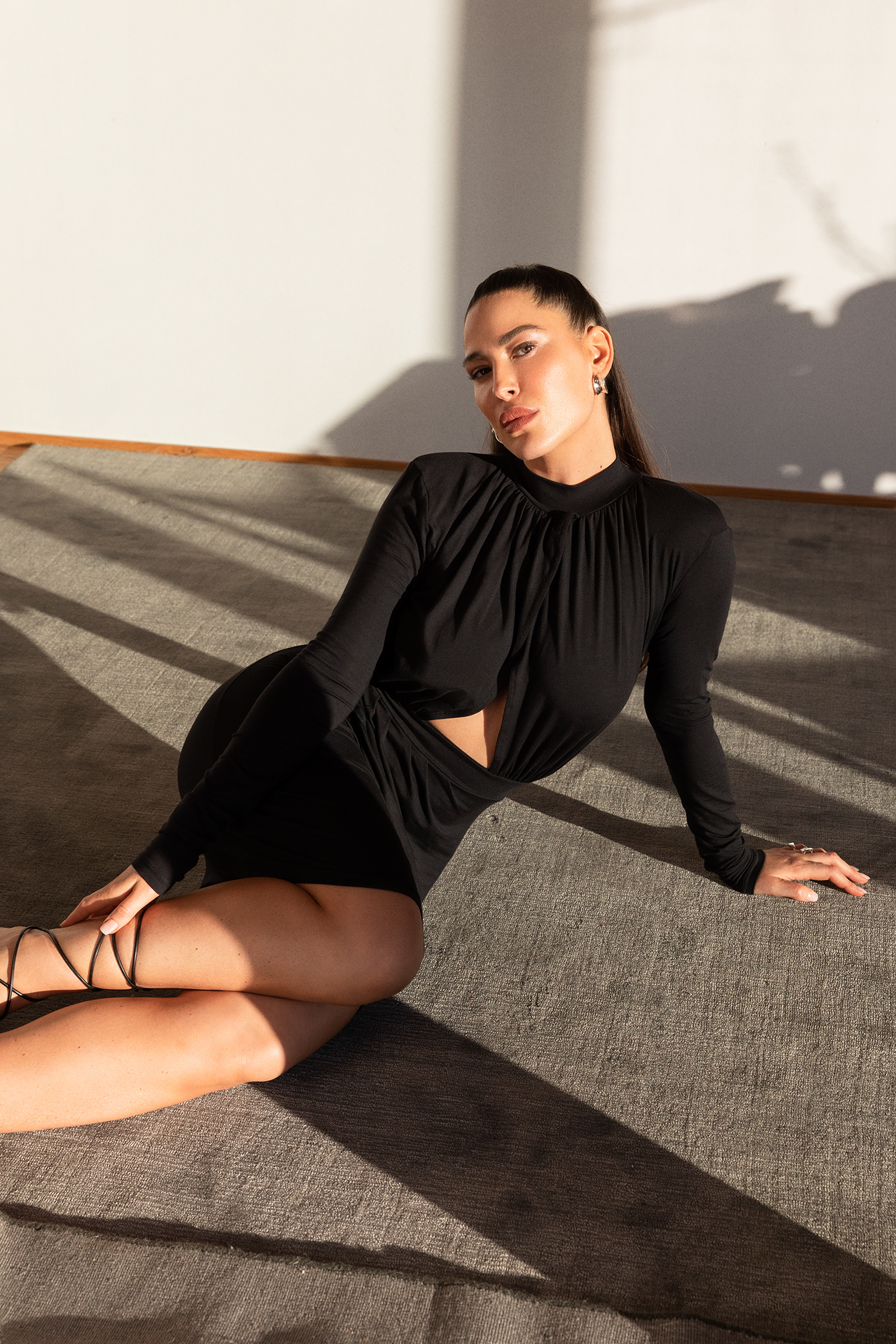 Black Robe À Découpes