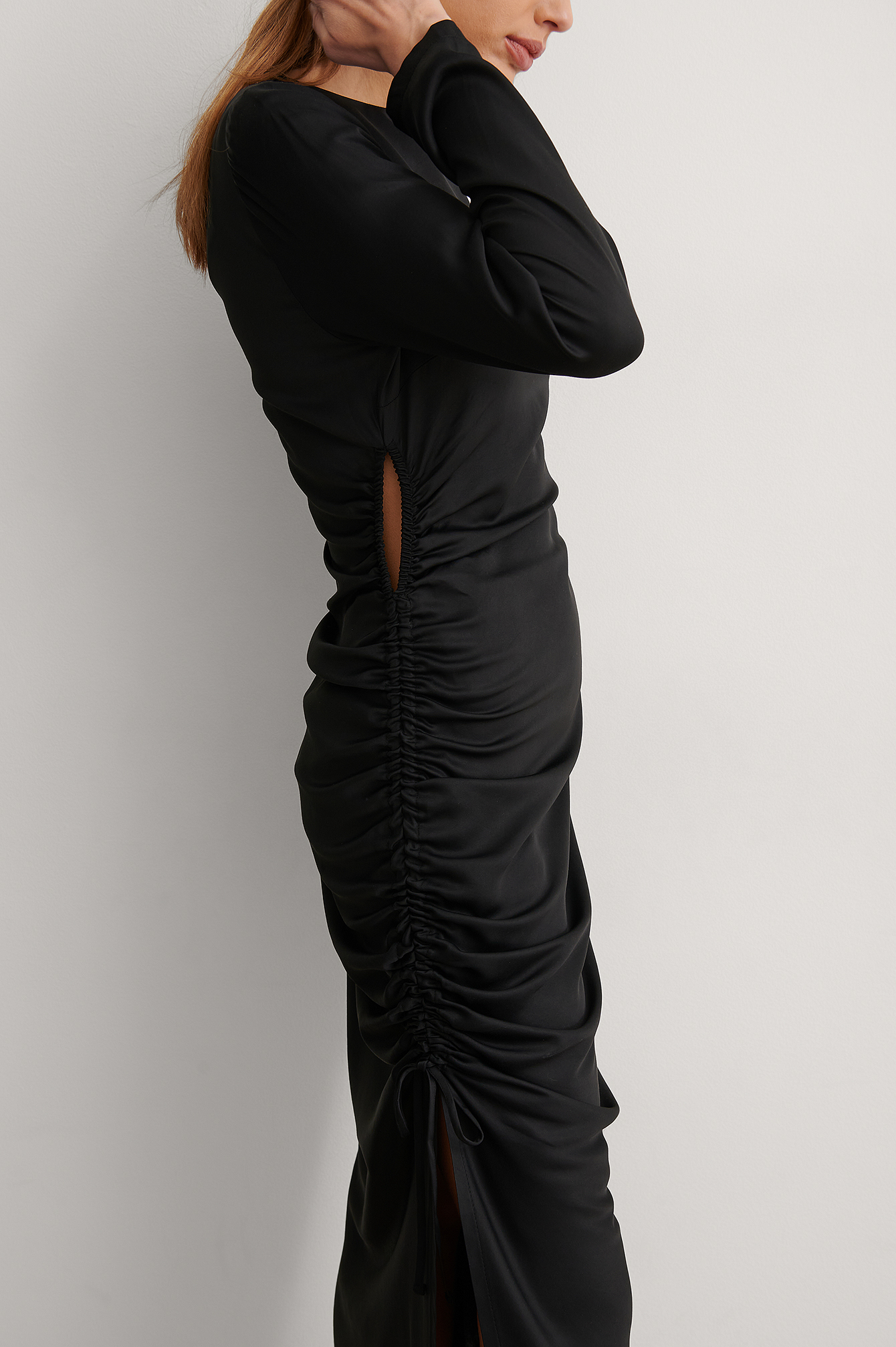 Black Robe Mi-Longue Drapée À Une Manche