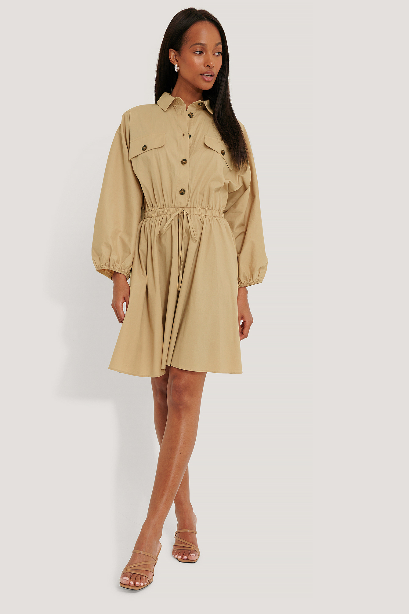 Beige Robe À Manches Longues