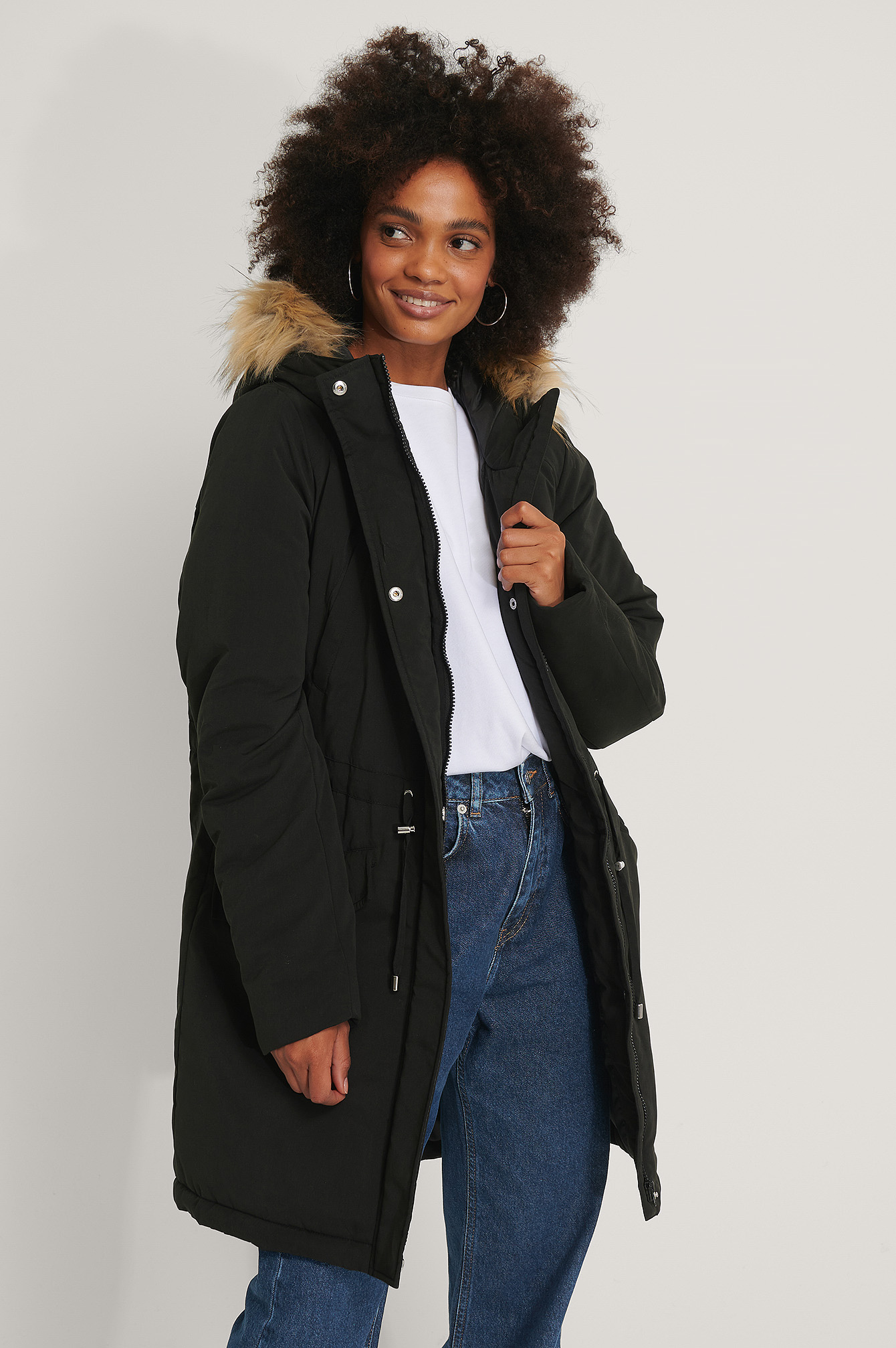 Black Veste Avec Détails En Fausse Fourrure