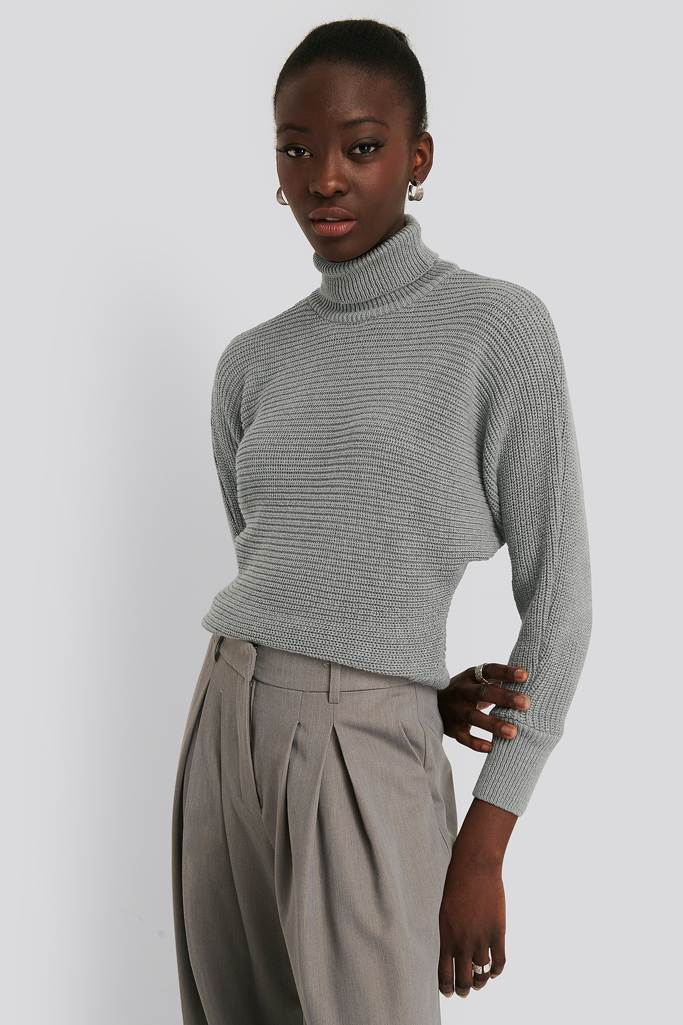Grey NA-KD Pull tricoté à pliures