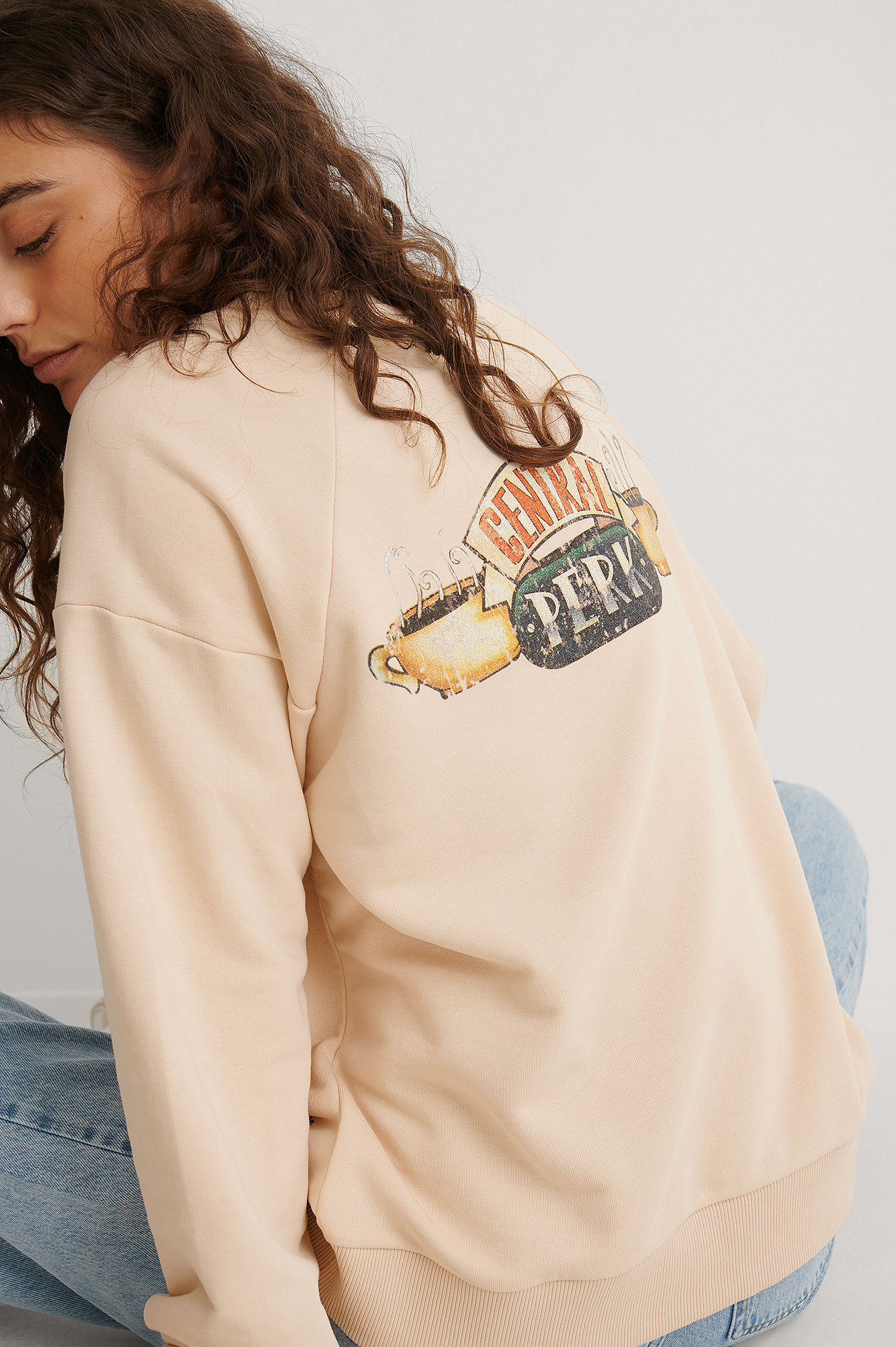 Beige Central Perk Pull À Col Rond Et Manches Ballon