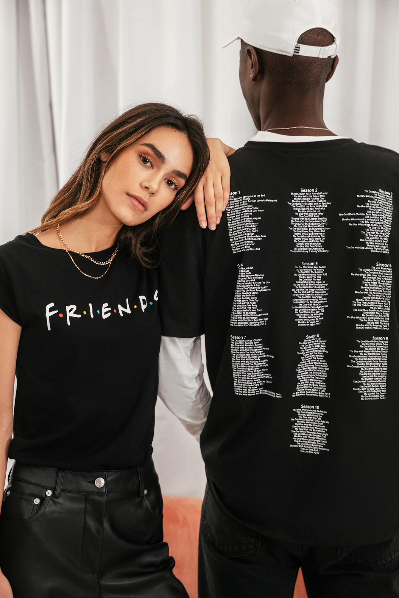 Black Print Friends FRIENDS Print Raw Edge Tee