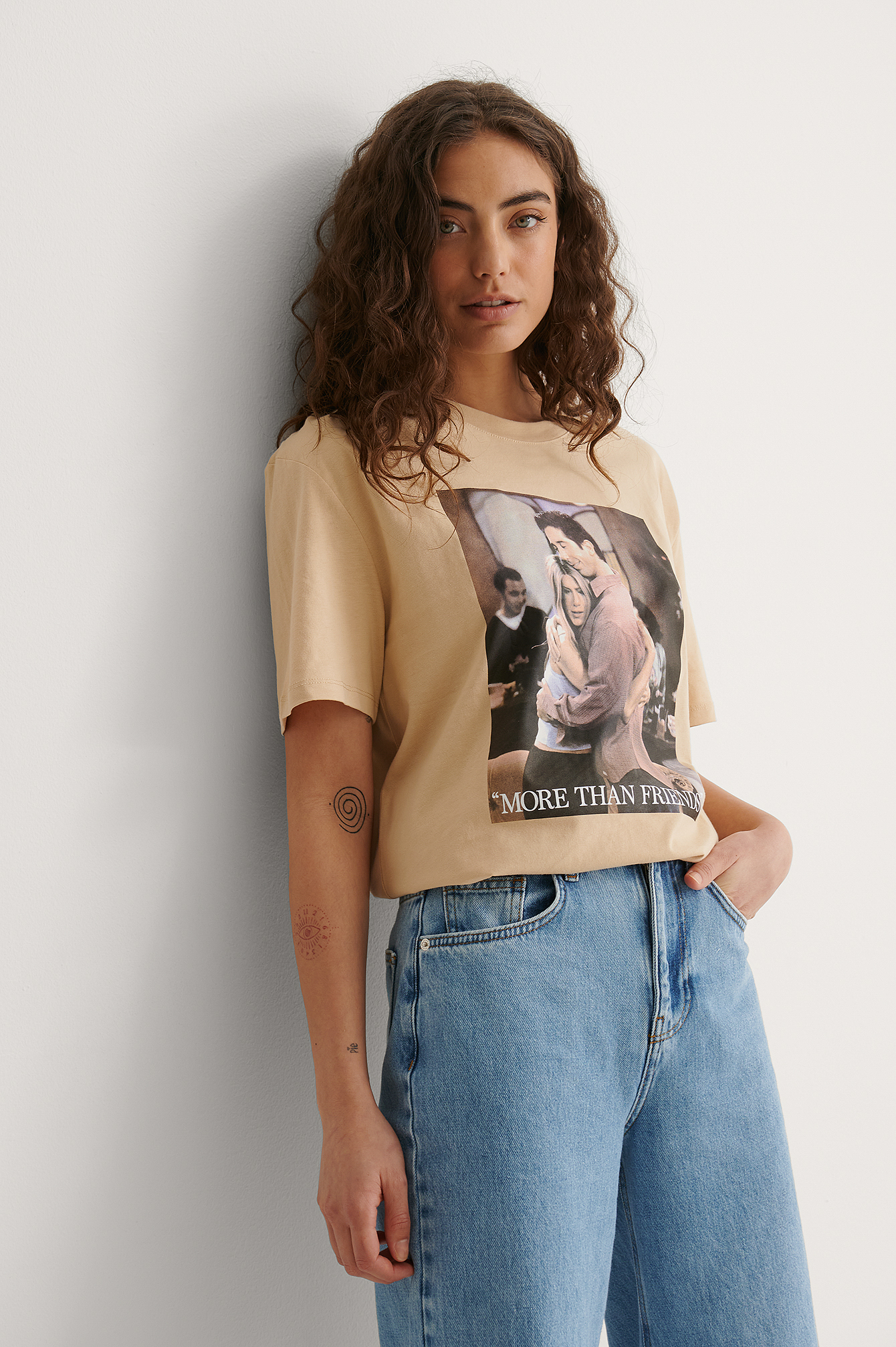 Beige More Than Friends Biologique T-shirt Unisexe Imprimé FRIENDS