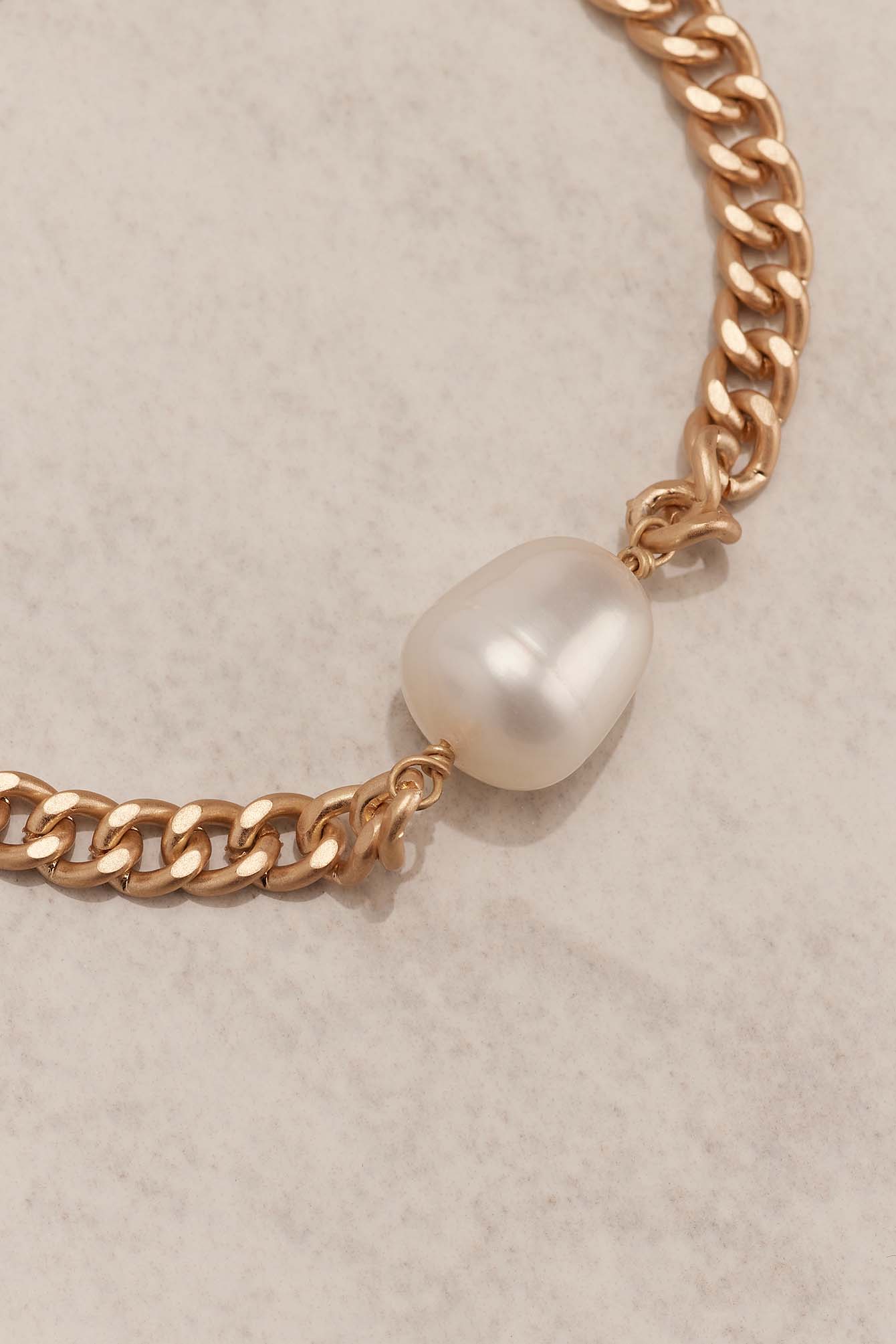 Gold Bracelet dépoli à chaîne détail perle