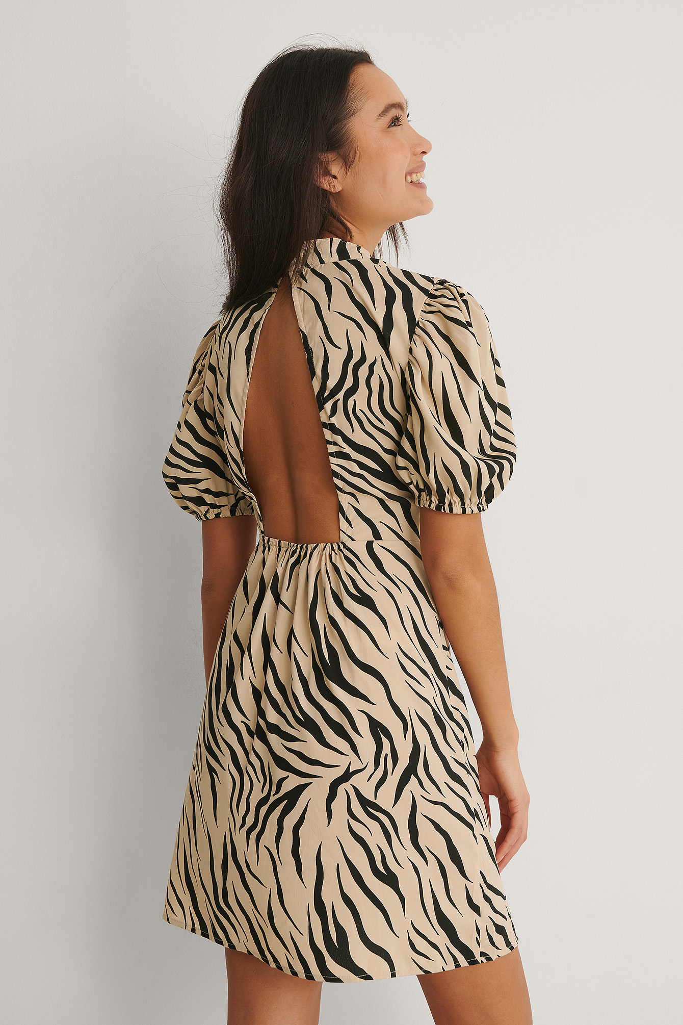 Zebra beige Robe Dos Nu À Col Montant