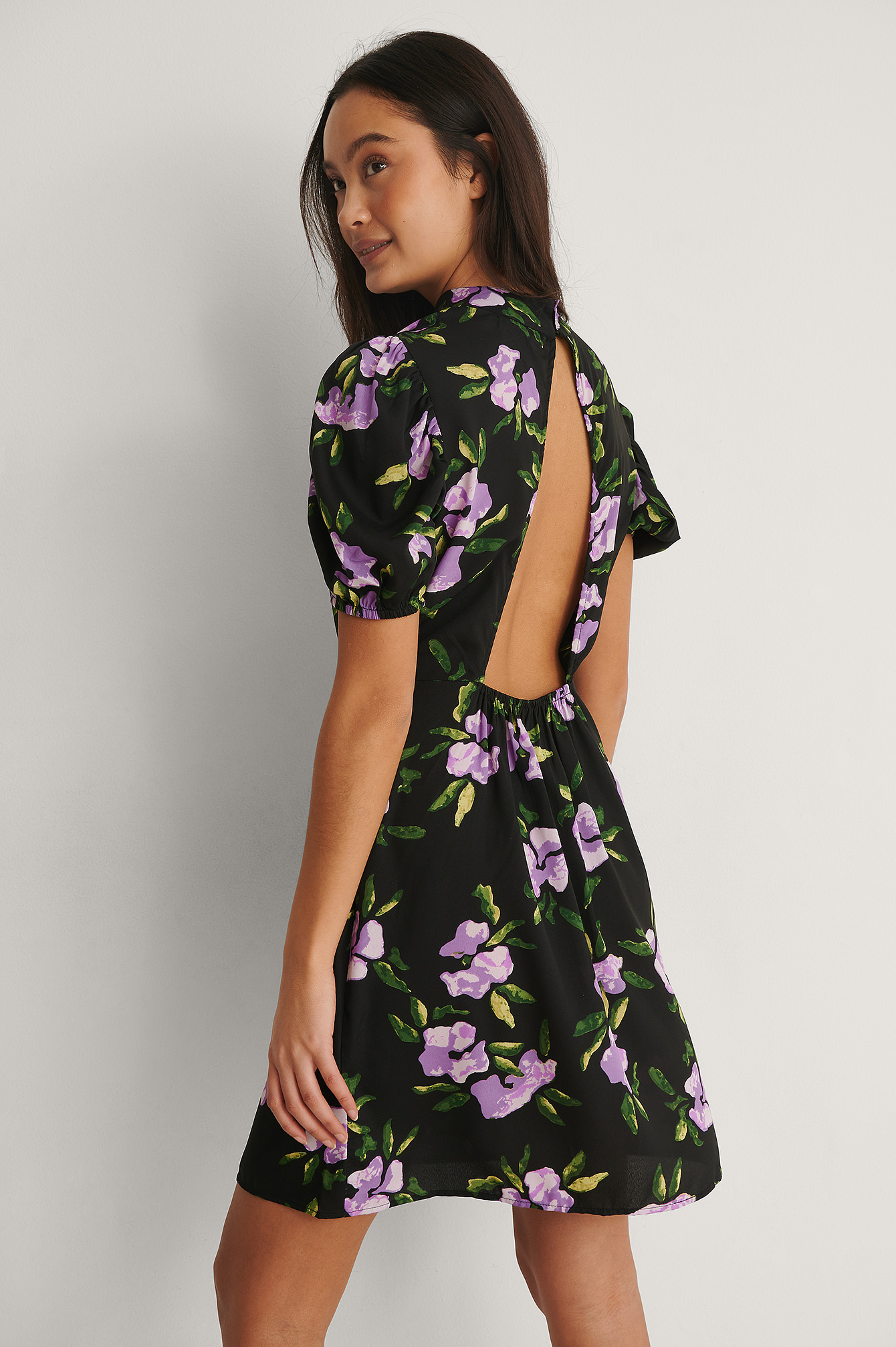 Purple Flower Robe Dos Nu À Col Montant