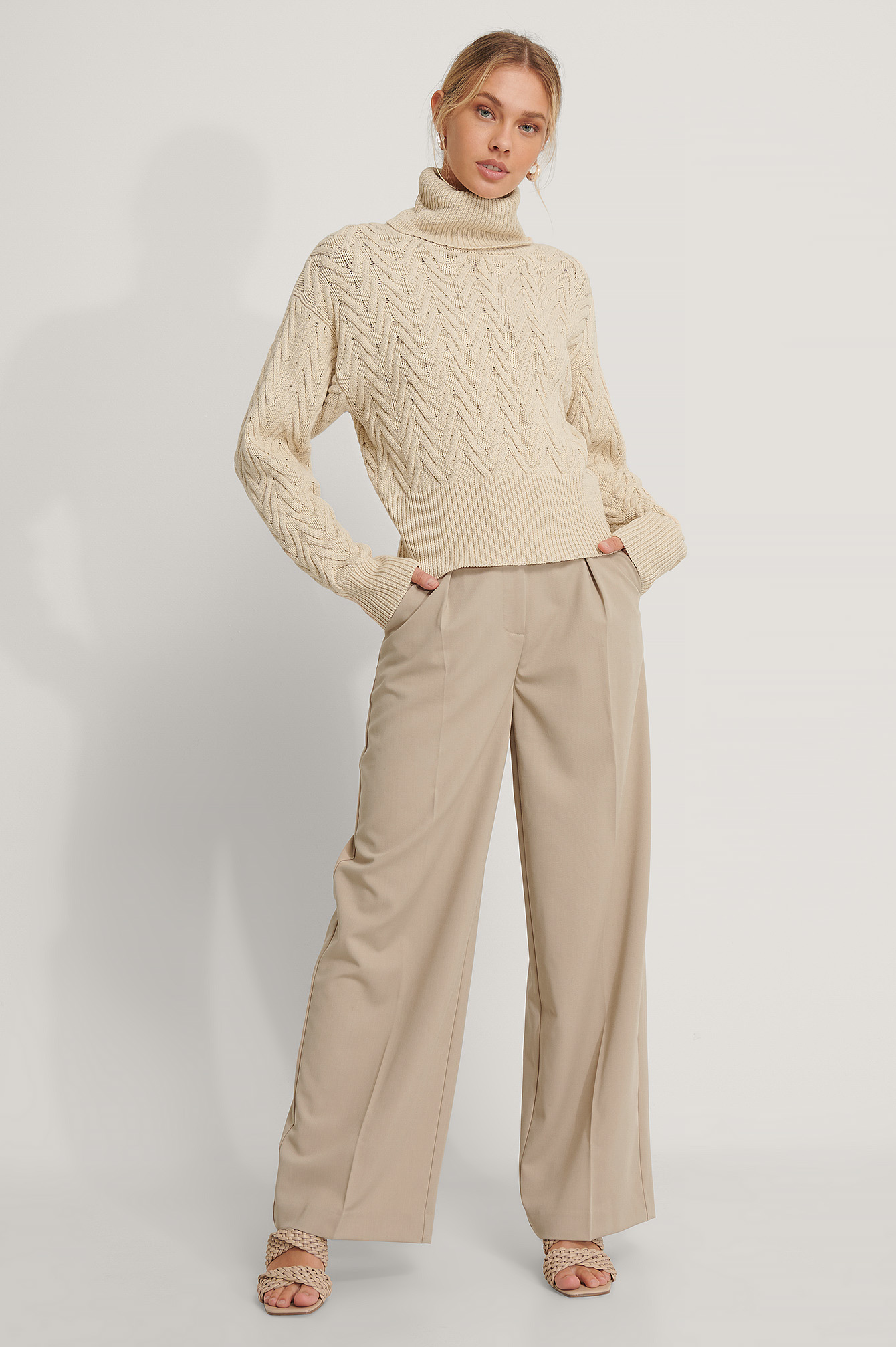 Light Beige Biologique Pull En Tricot À Motifs Et Col Montant