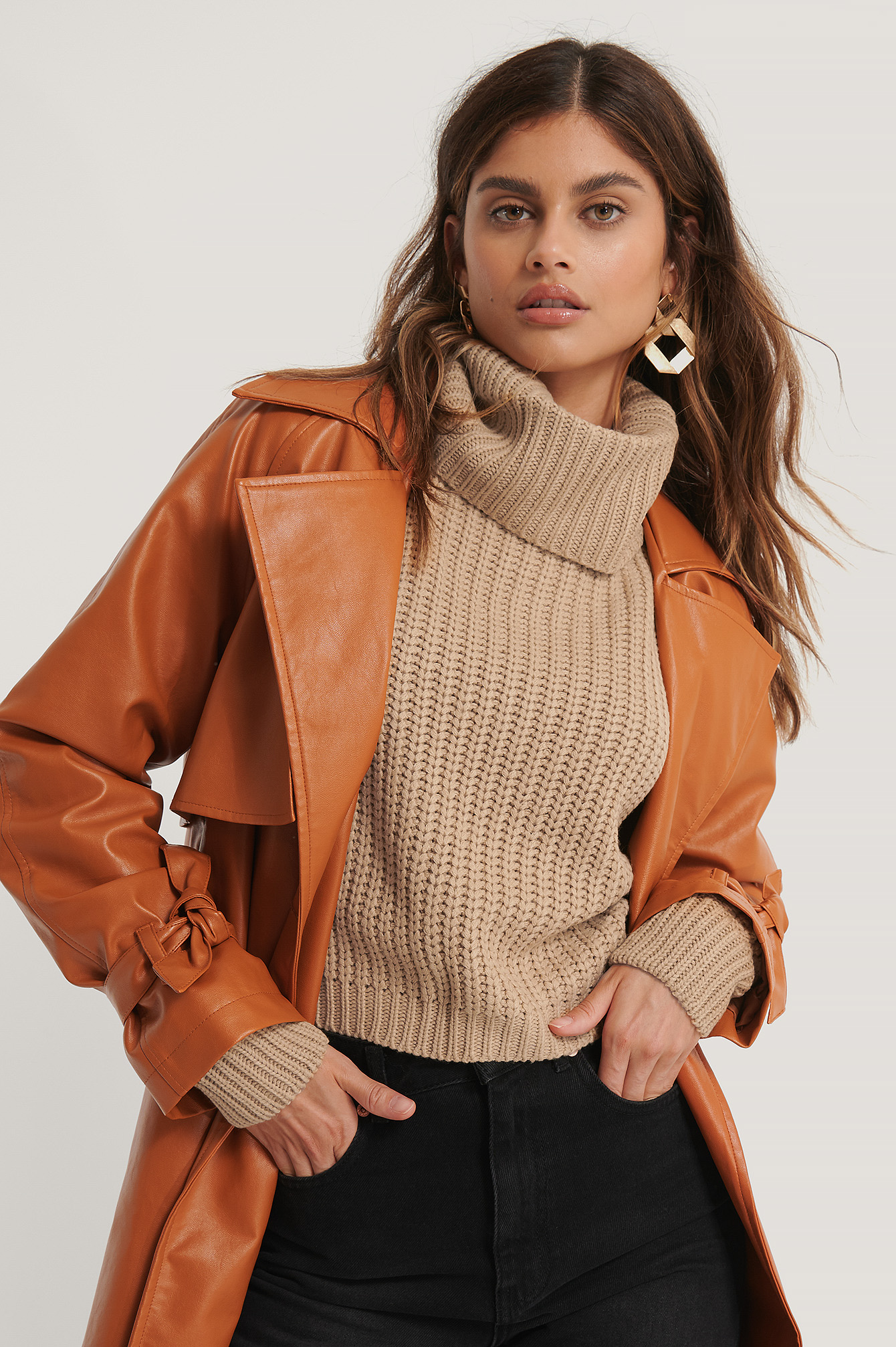 Beige Pull Court En Tricot À Col Montant