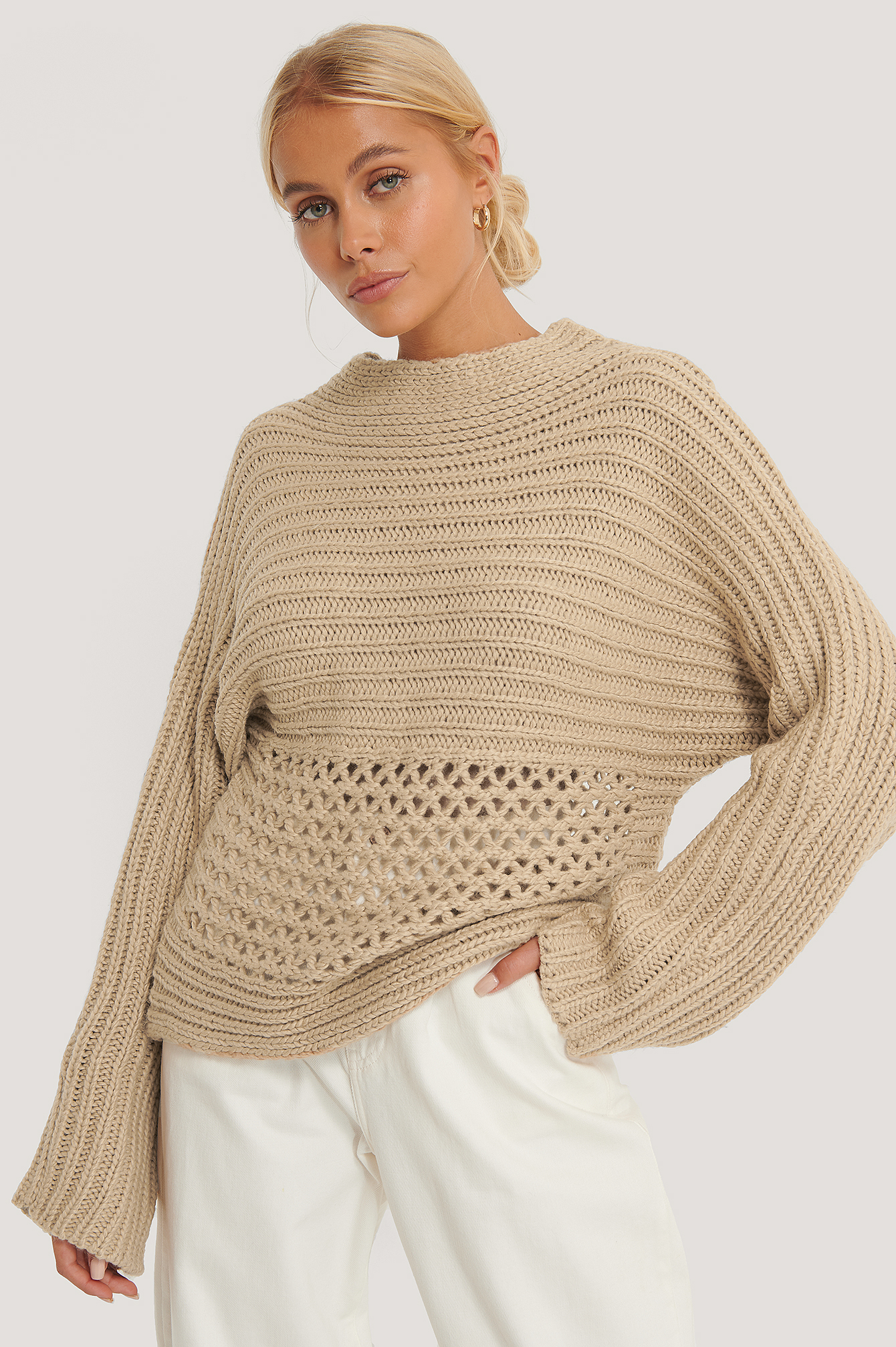 Beige Pull Tricoté À Trous