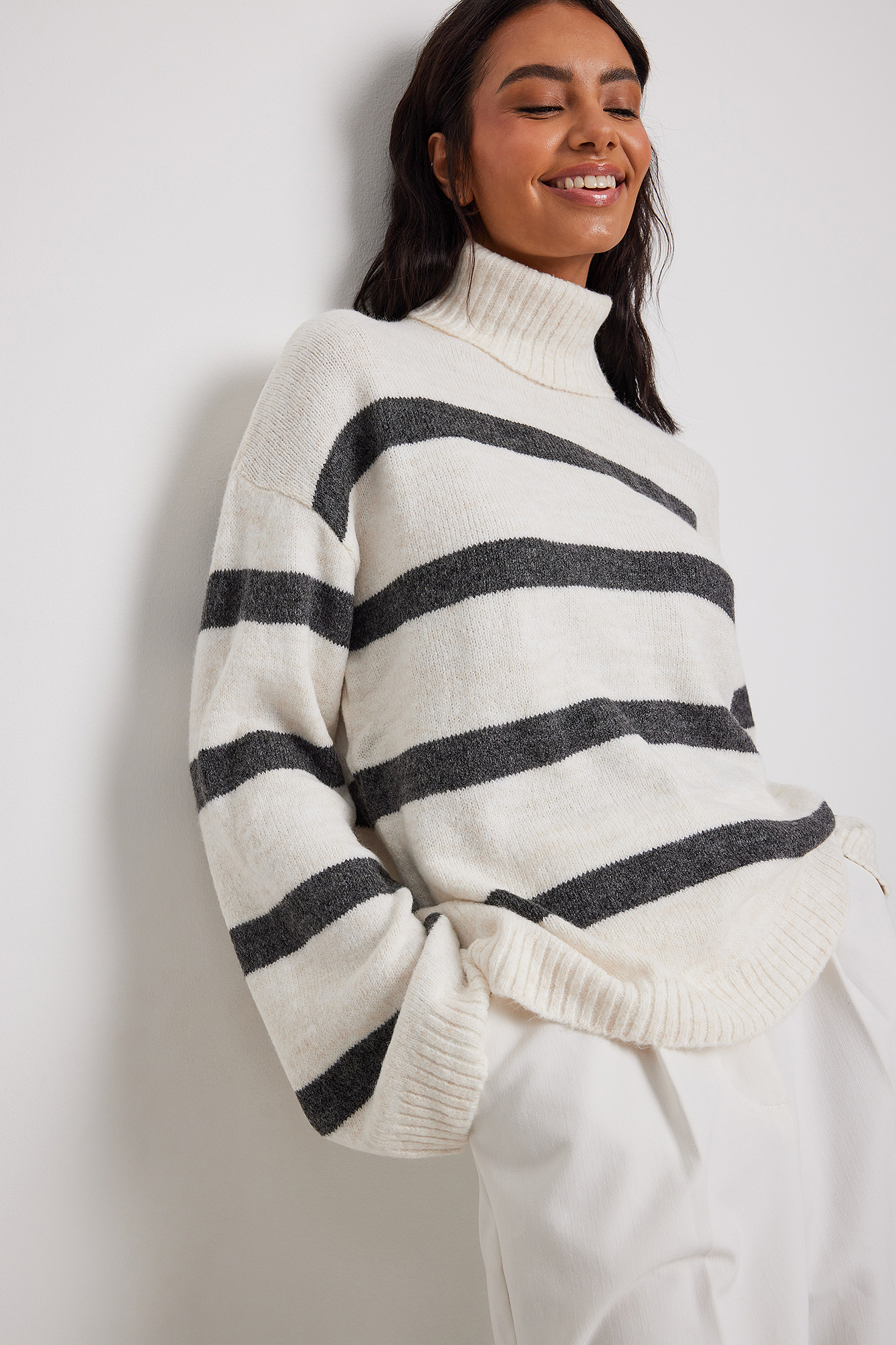 Pull en tricot col montant à rayures Rayé