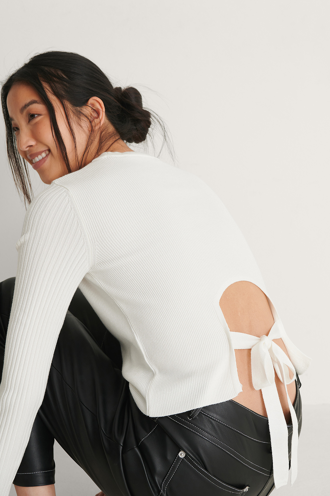 White Pull Tricoté Avec Nœud