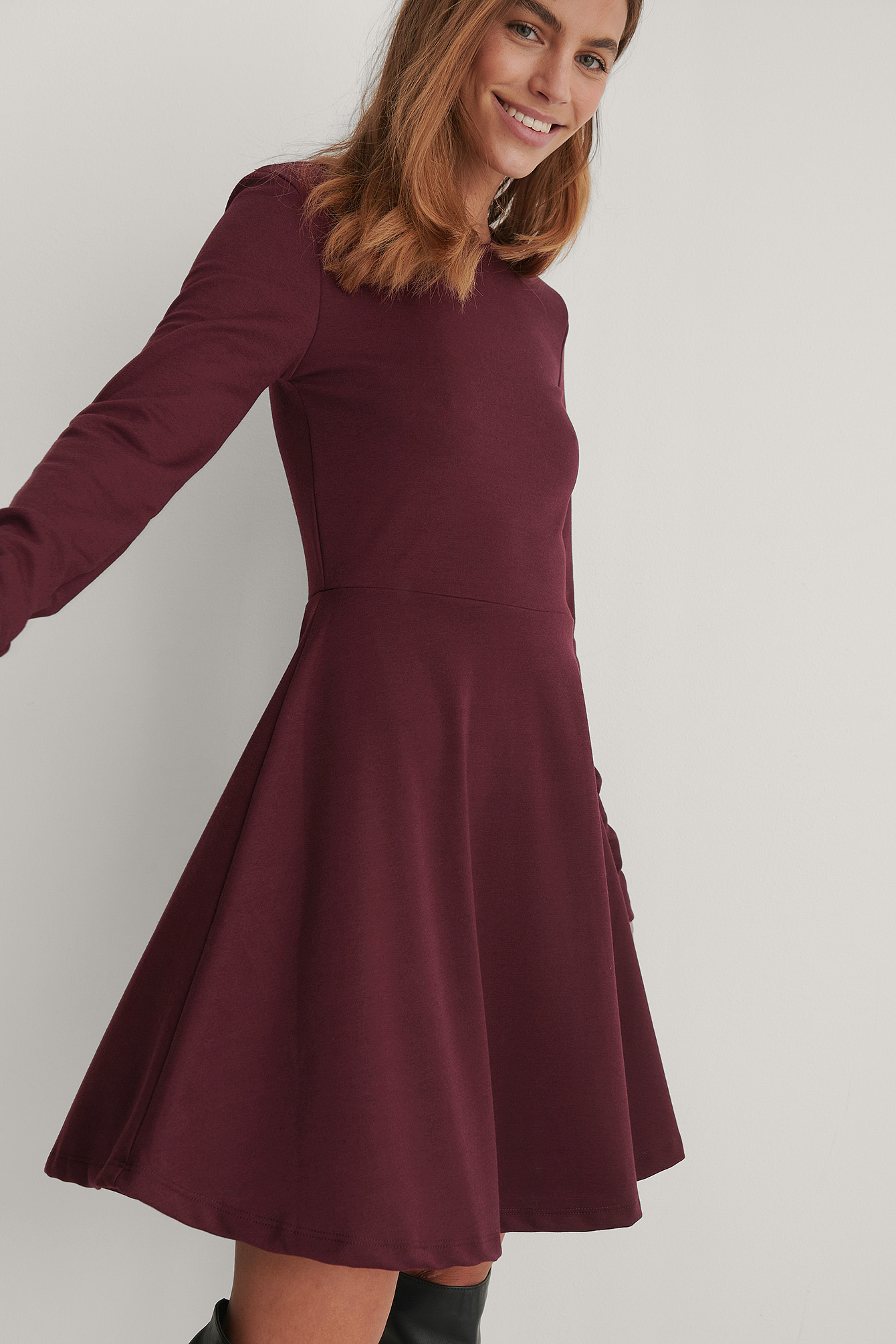 Burgundy Mini Robe Manches Longues