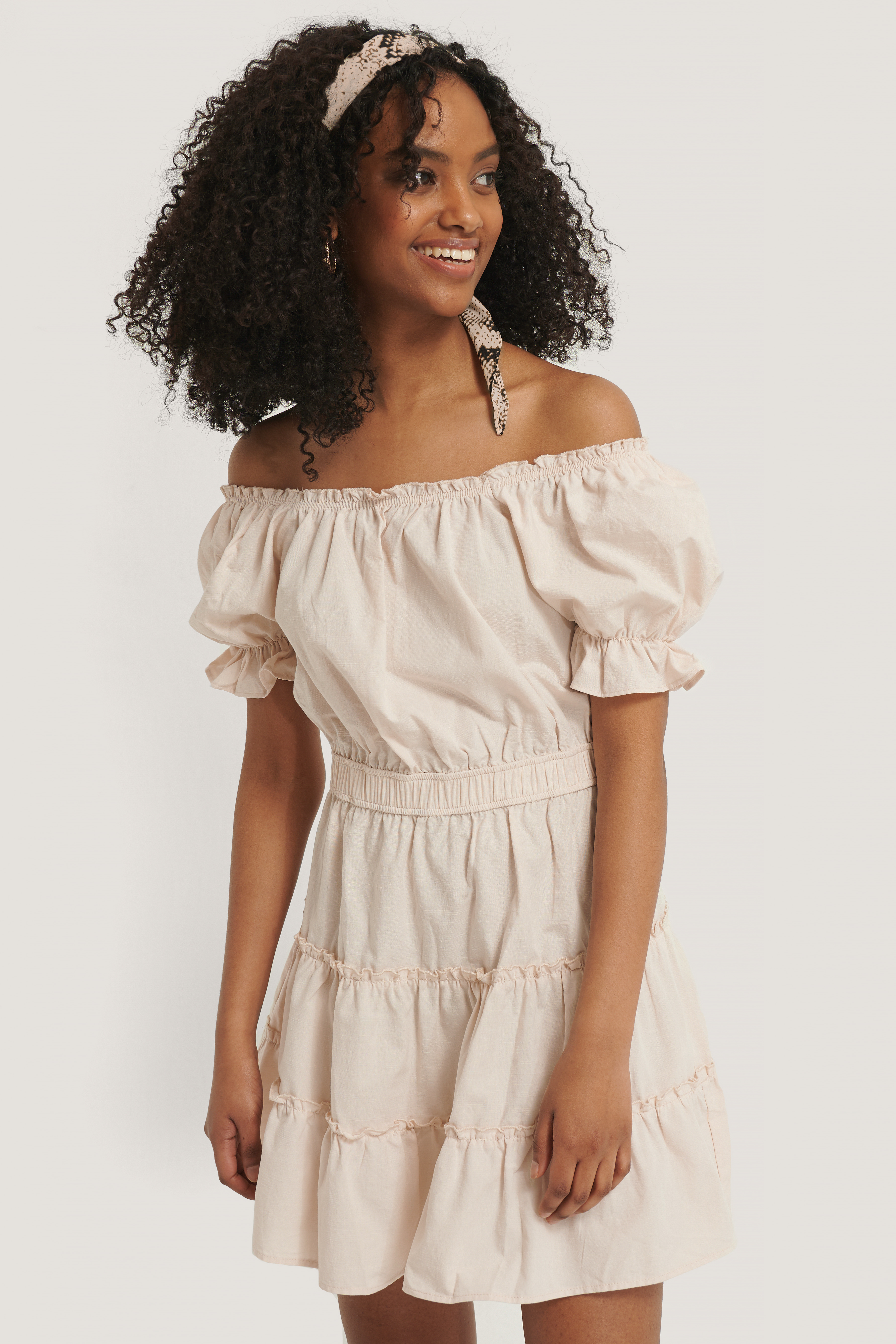 Cream Mini Robe Épaules Dénudées