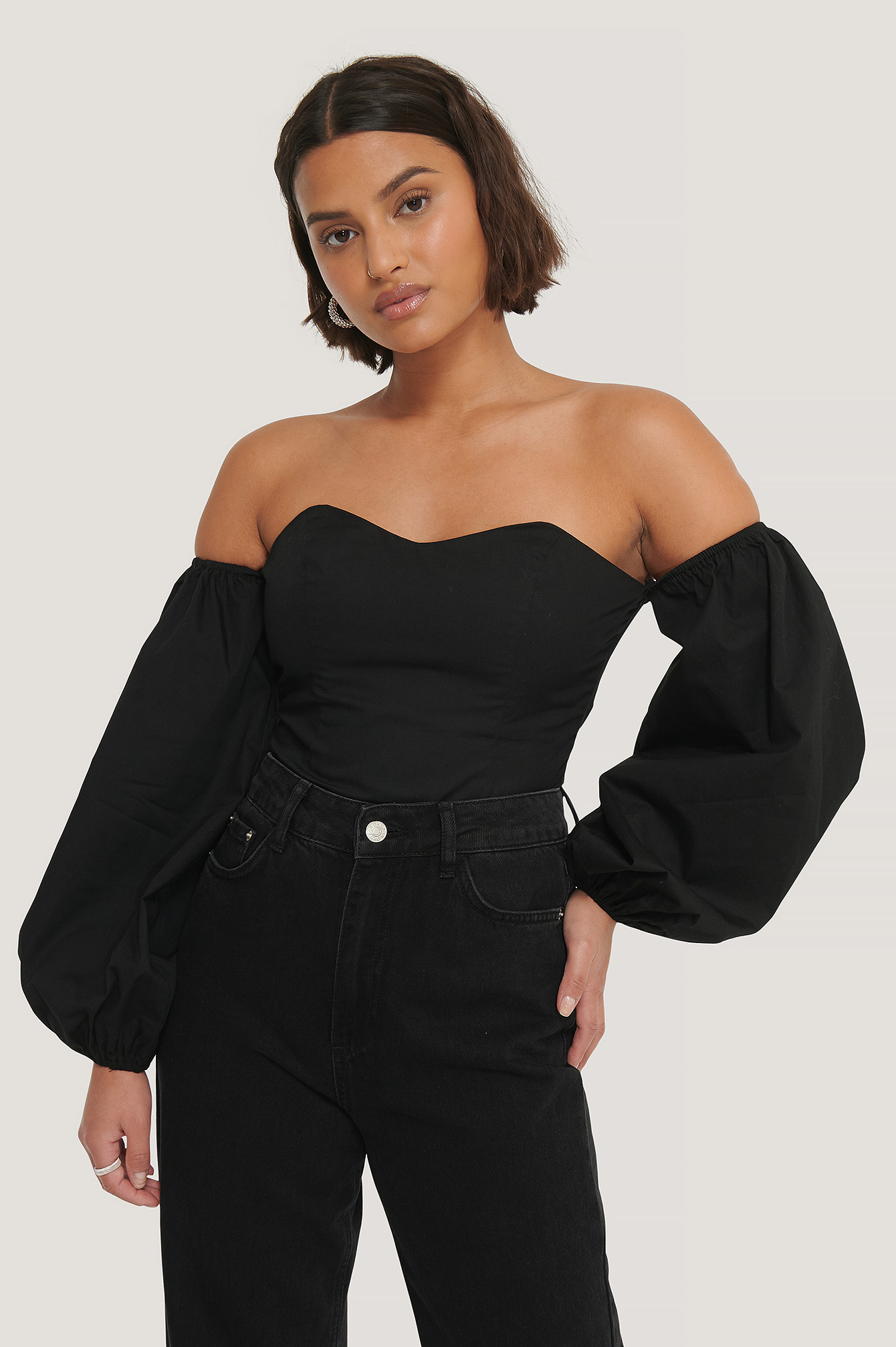 Black Haut Smocké À Épaules Dénudées