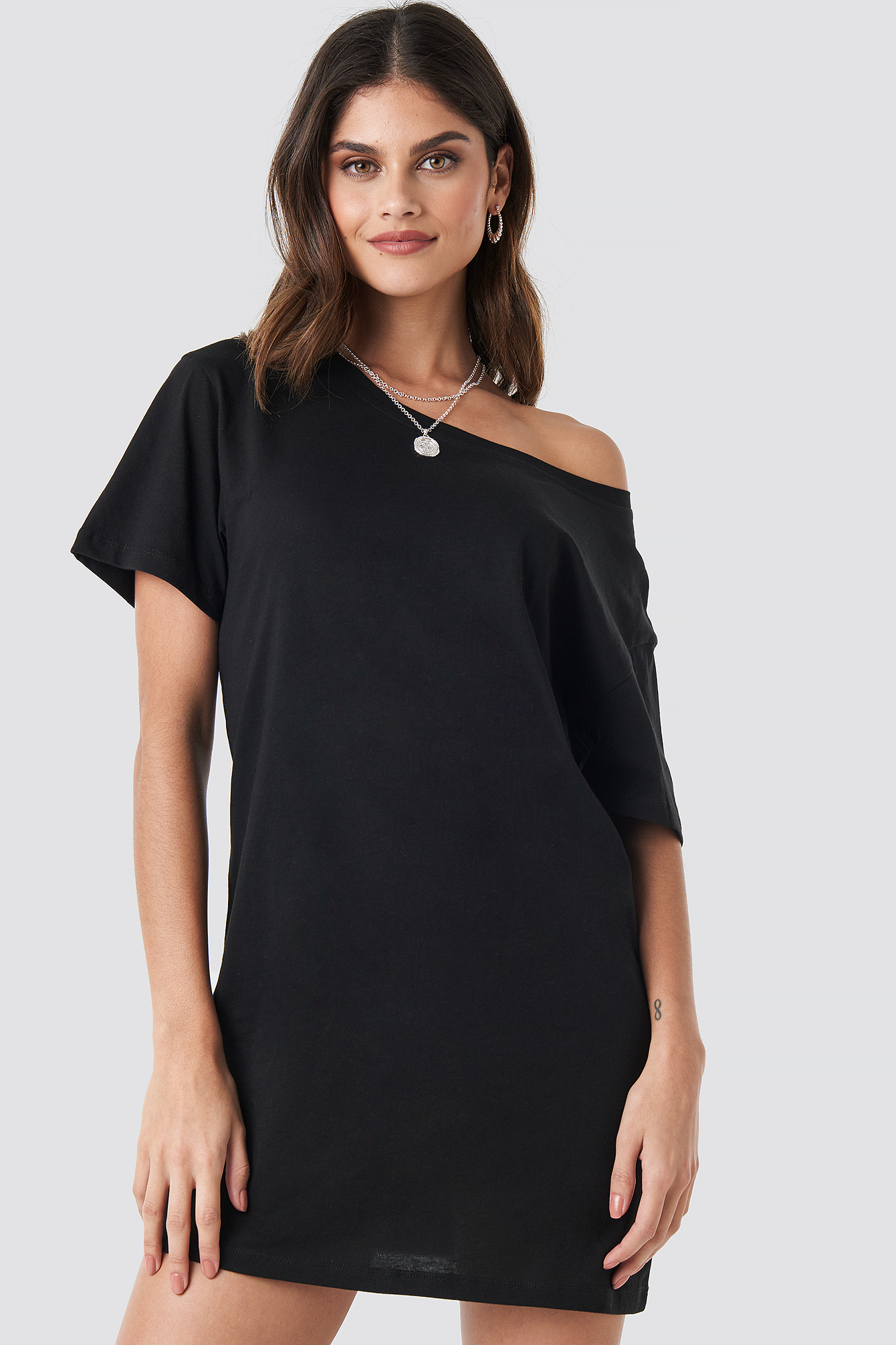 Black Robe Une Épaule