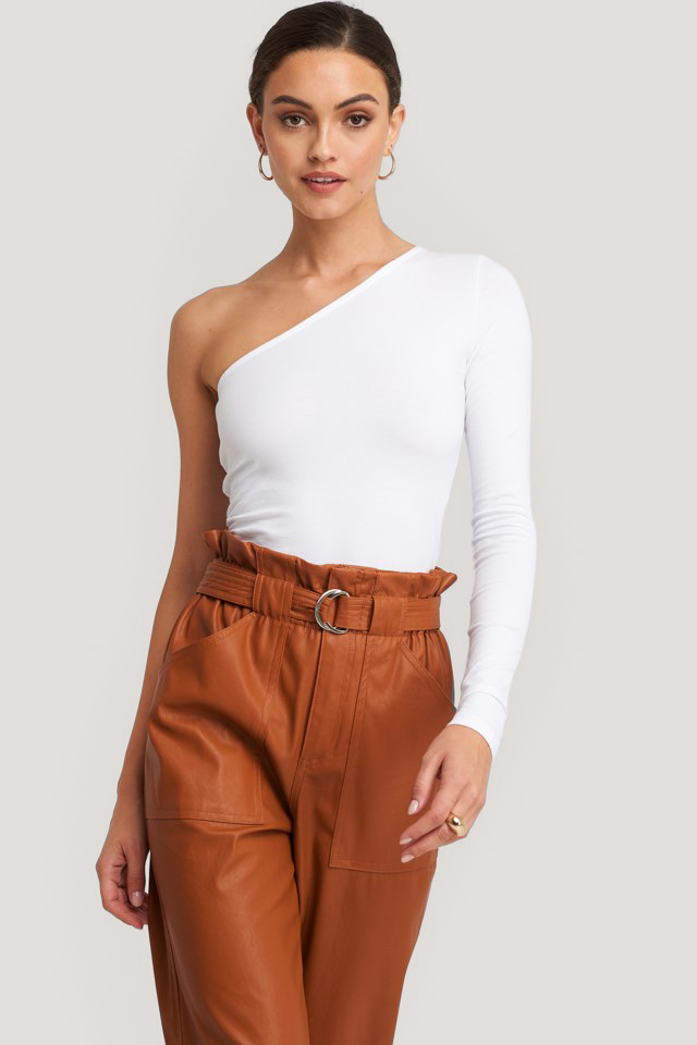 White Haut Une Épaule