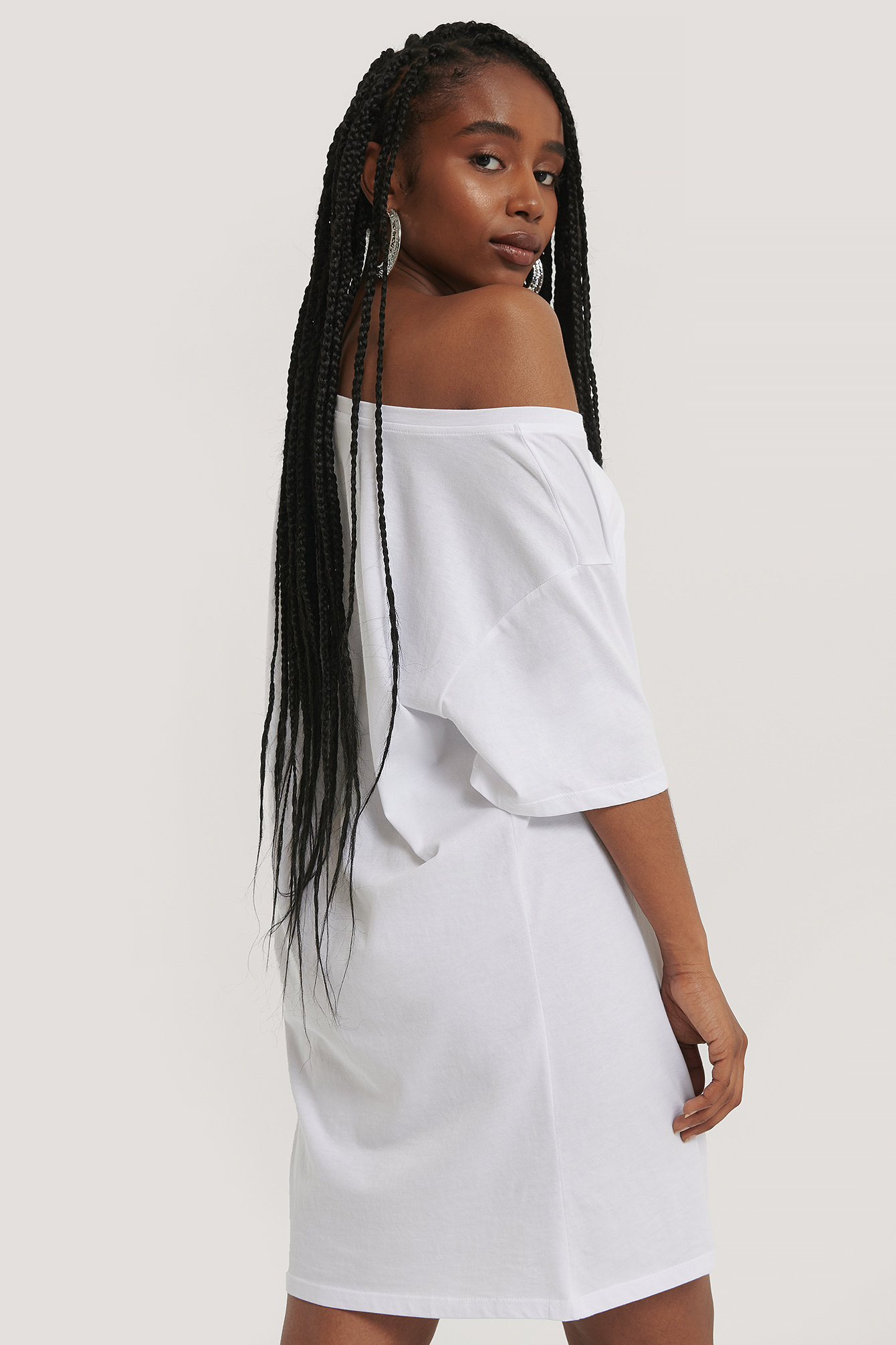 White Robe Une Épaule