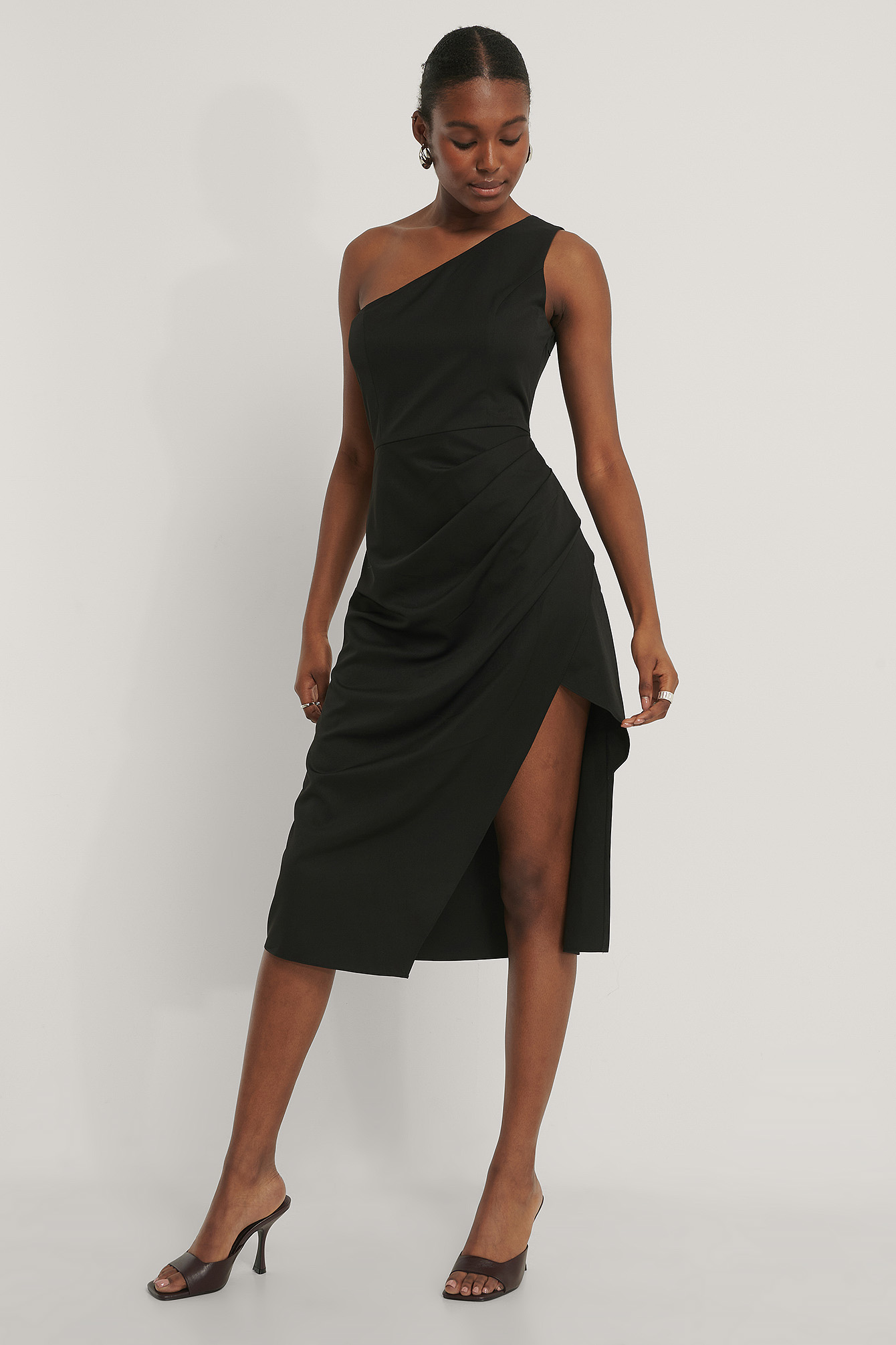 Black Robe Une Épaule