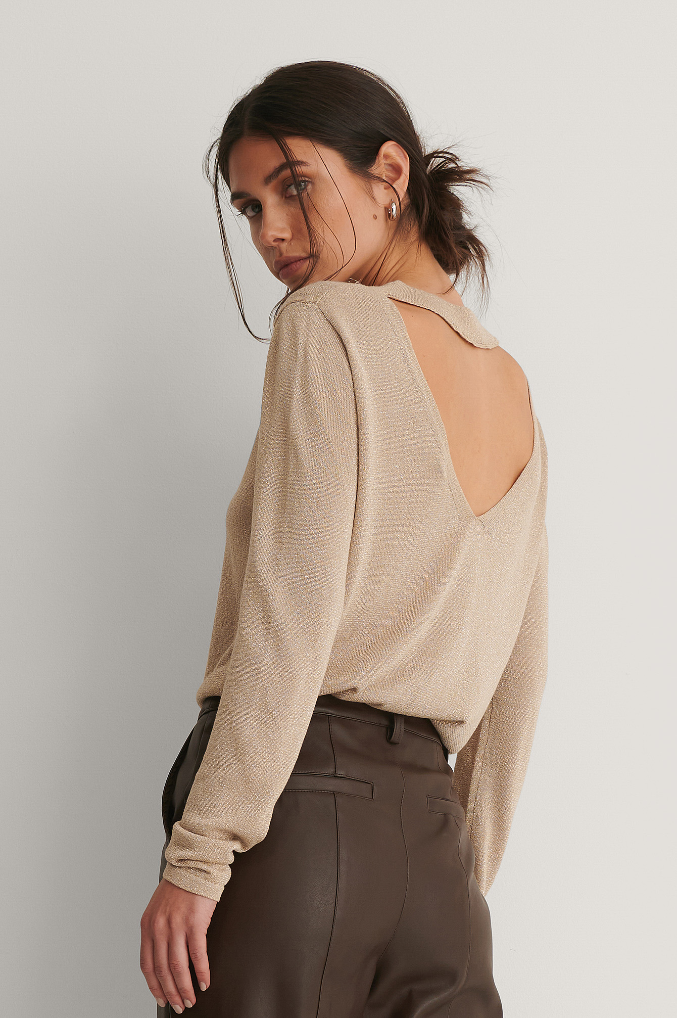 Beige Pull Tricoté Dos Ouvert