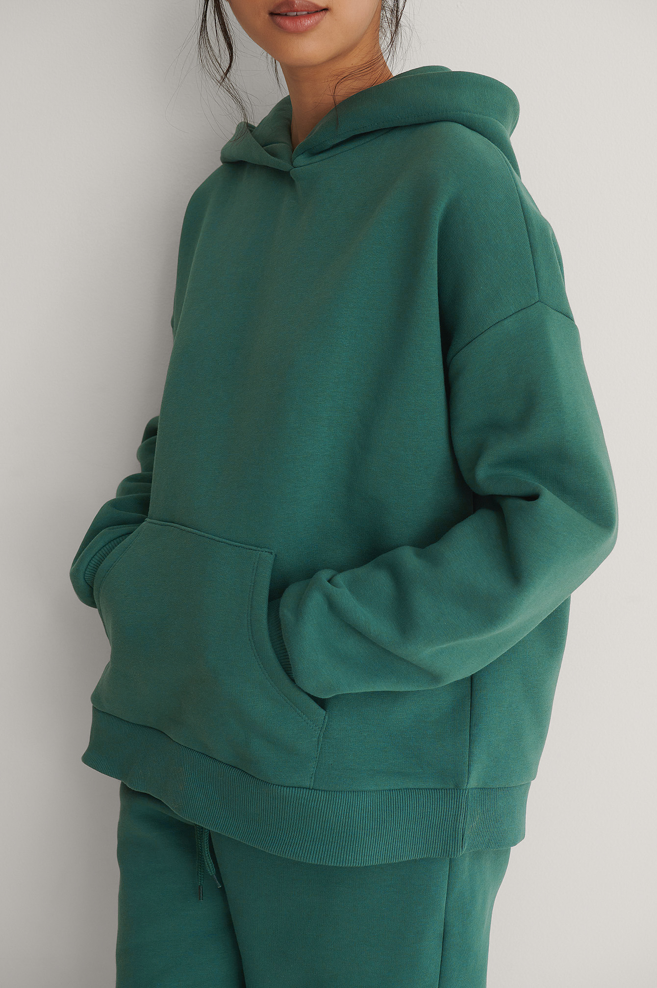 Green NA-KD Sweatshirt à capuche à poche brossé bio