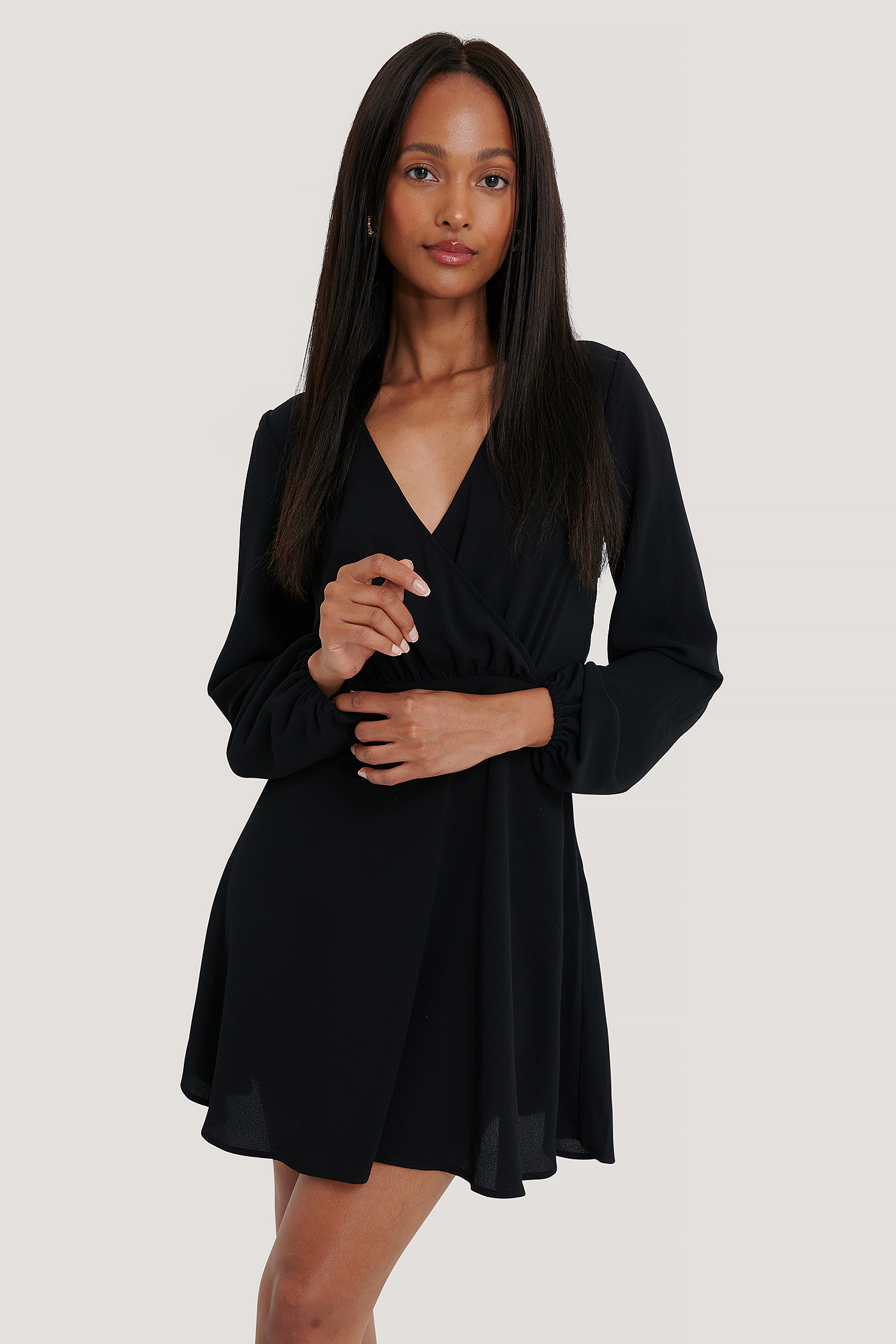 Black Robe Portefeuille En Crêpe À Manches Ballon