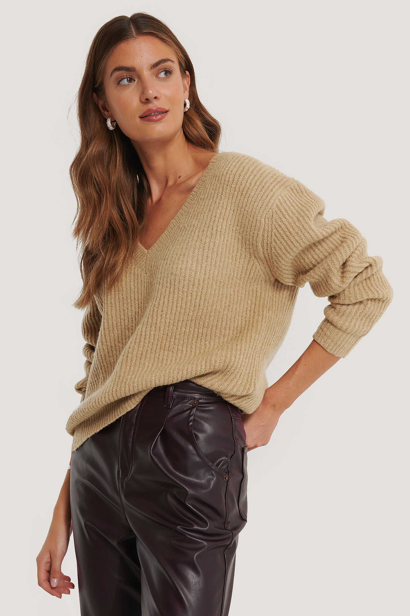 Beige Pull Surdimensionné À Col En V