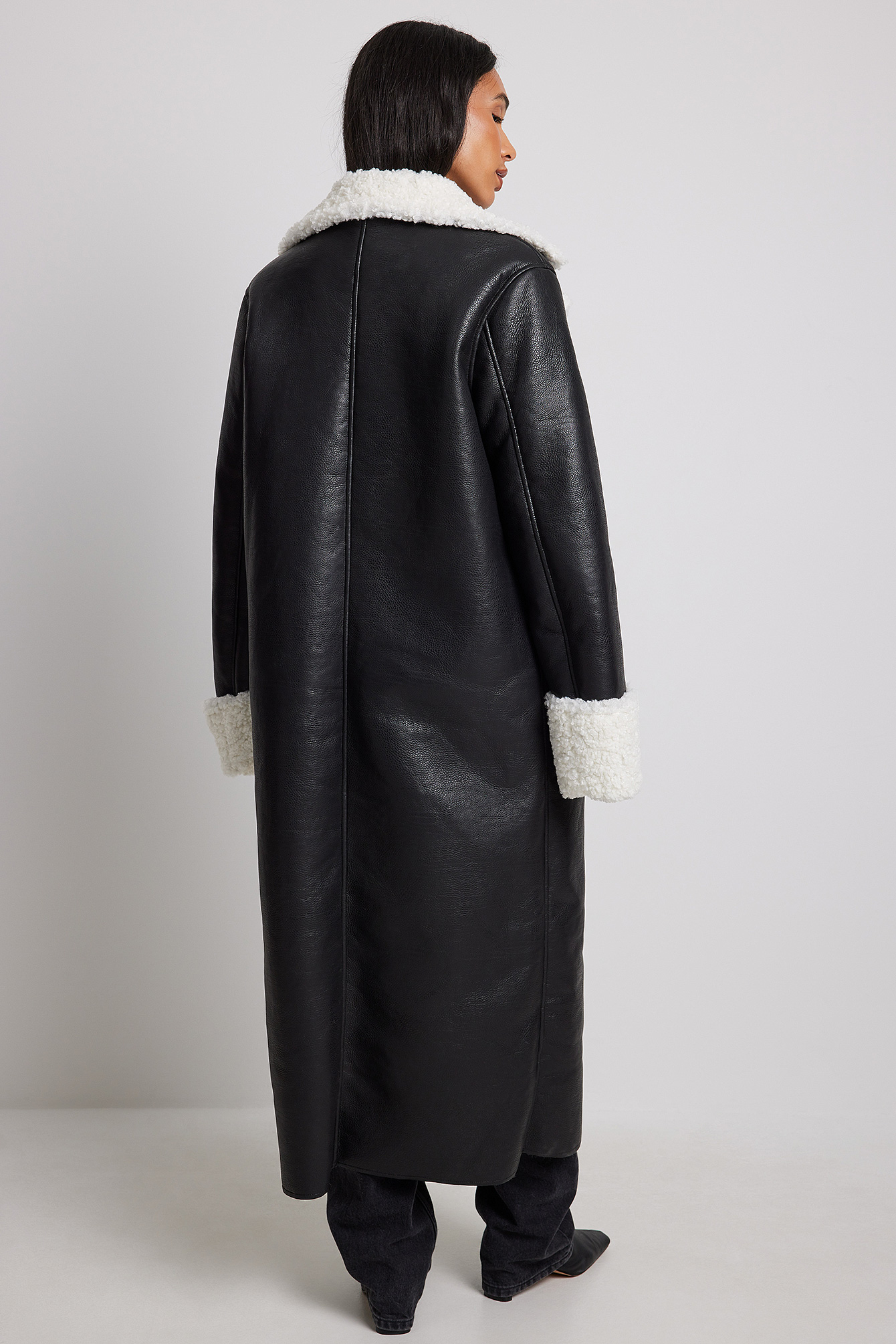 Manteau en faux cuir à détail en peluche Black NA-KD Femme Vêtements Manteaux & Vestes Vestes Blousons 