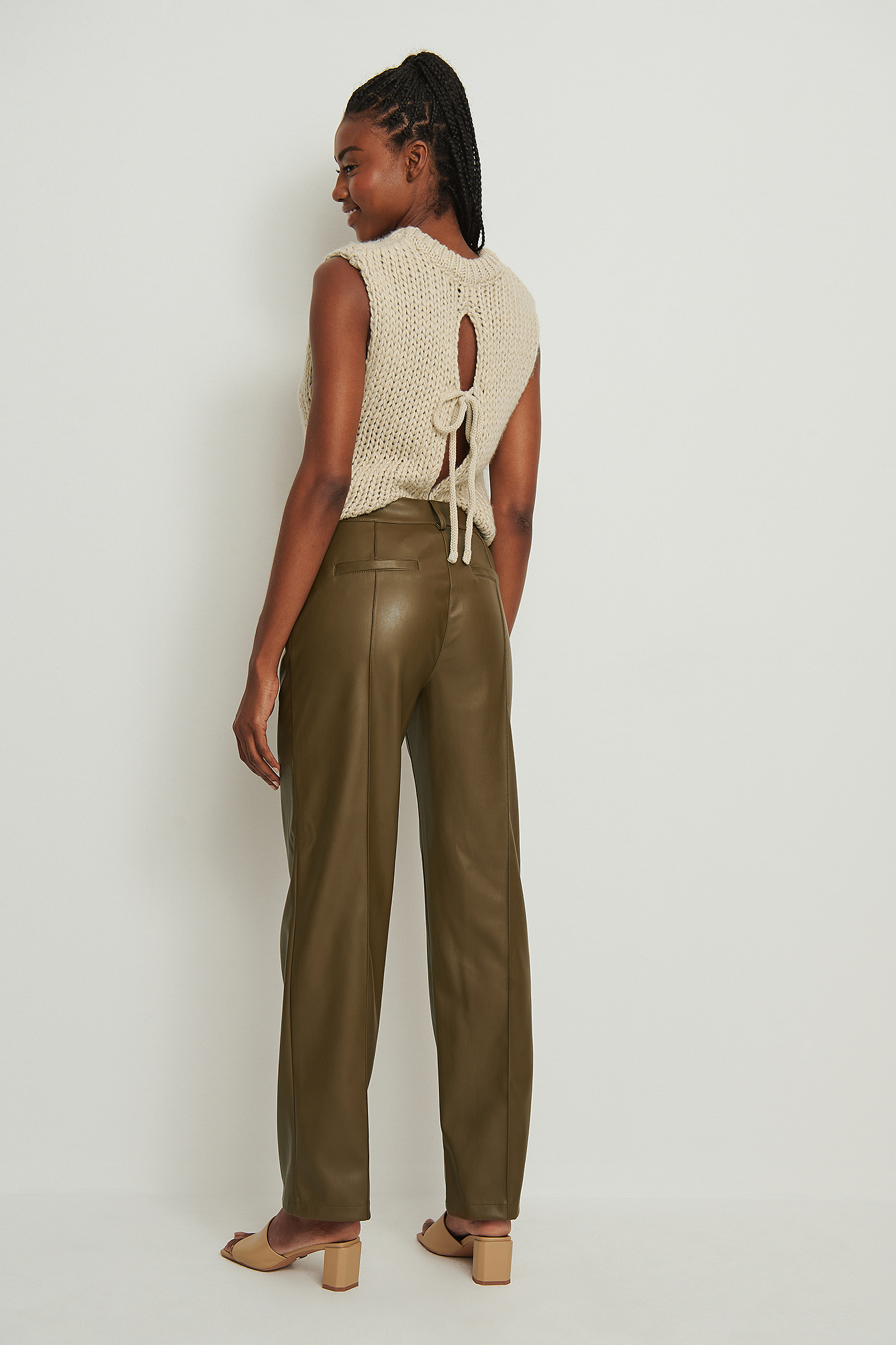 Olive NA-KD Trend Pantalon taille mi-haute en faux cuir