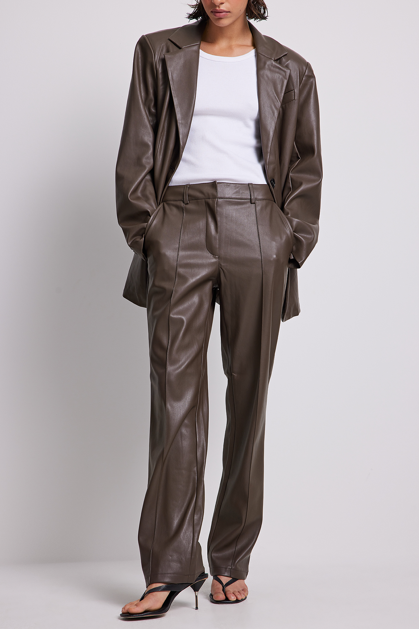 Mode Pantalons Pantalons en cuir Allsaints Pantalon en cuir gris brun style festif 