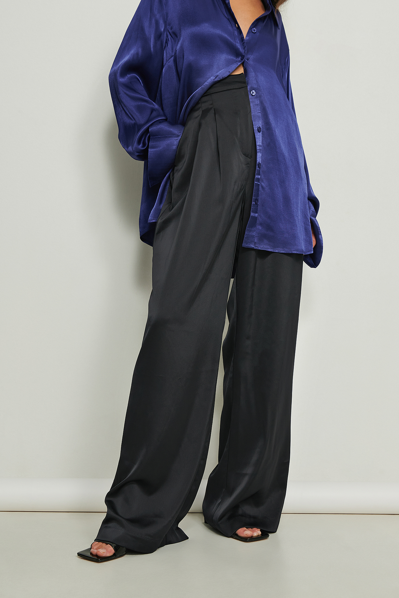 Pantalon de costume large recyclé en satin Noir