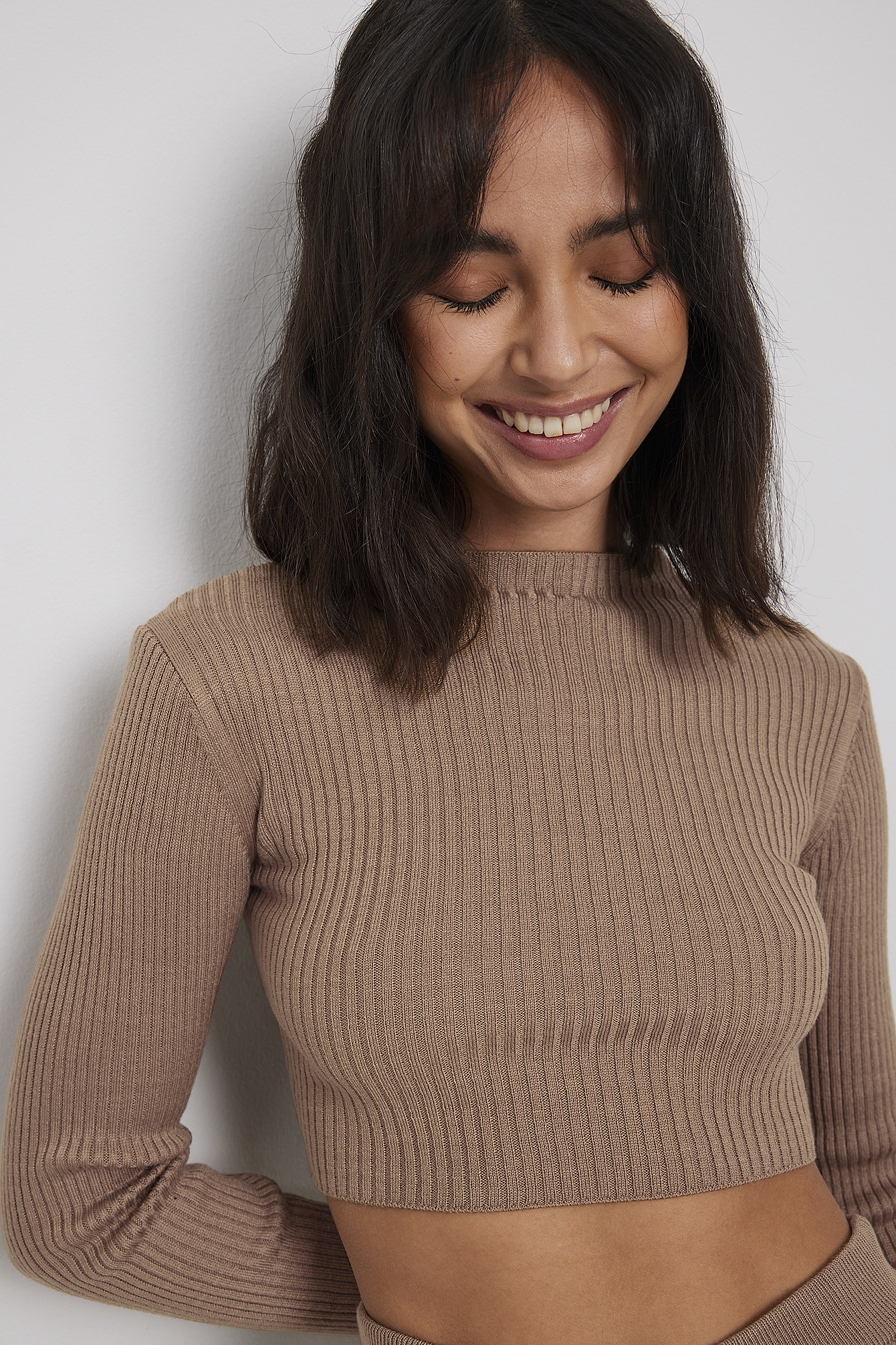 Crop top côtelé à col montant Beige