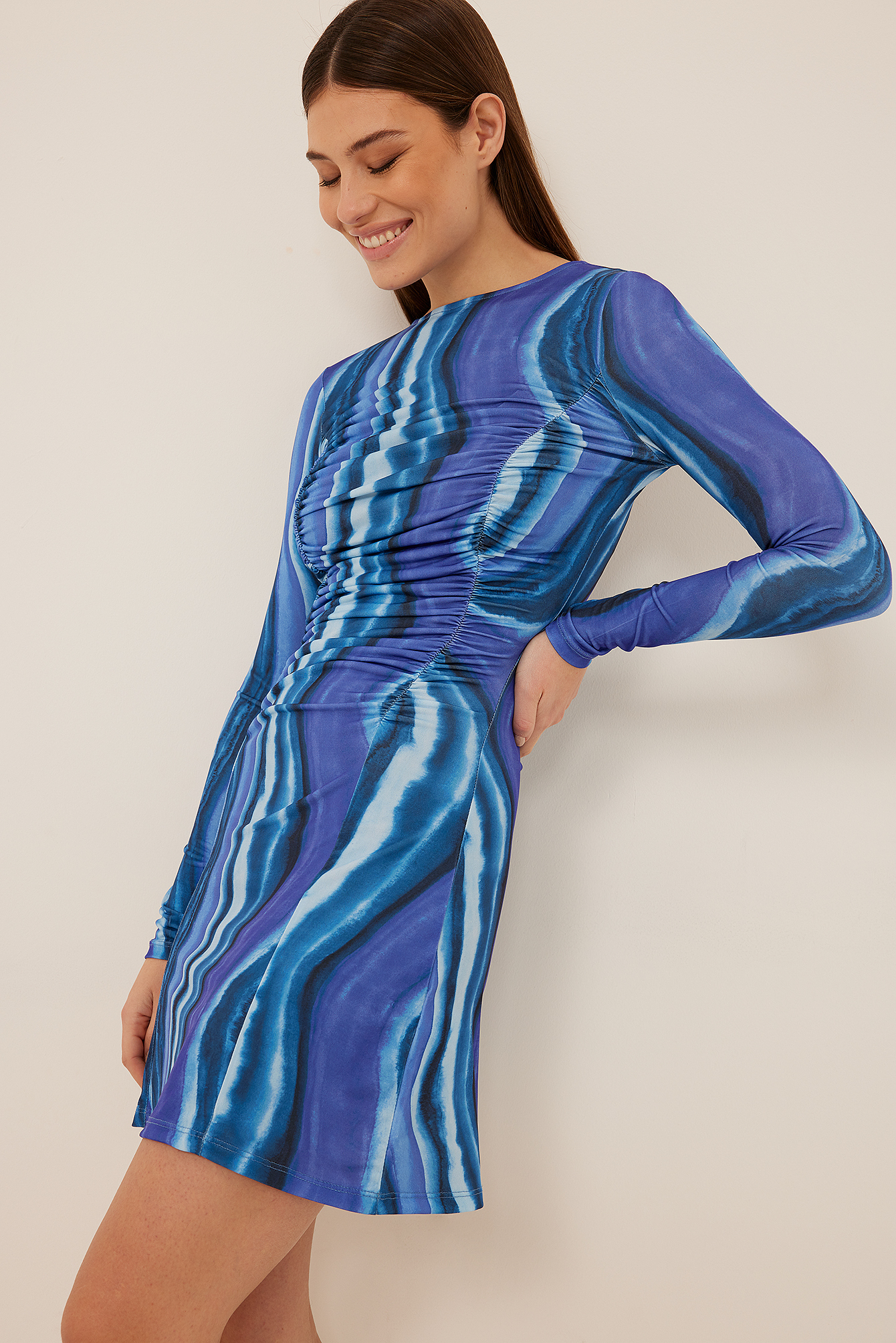 Swirl Blue Print Robe mini à détails froncés et manches longues