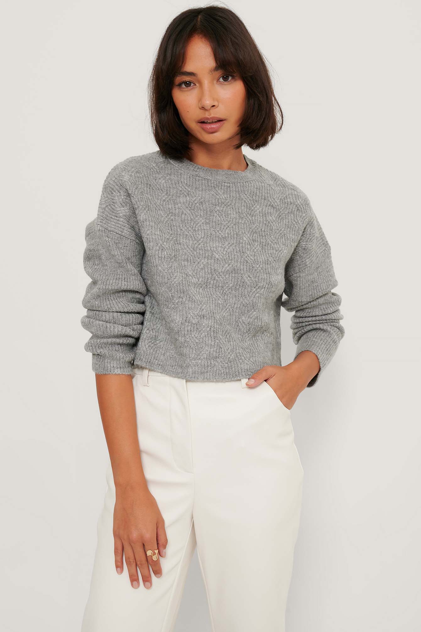 Grey Pull En Maille Torsadée À Col Rond