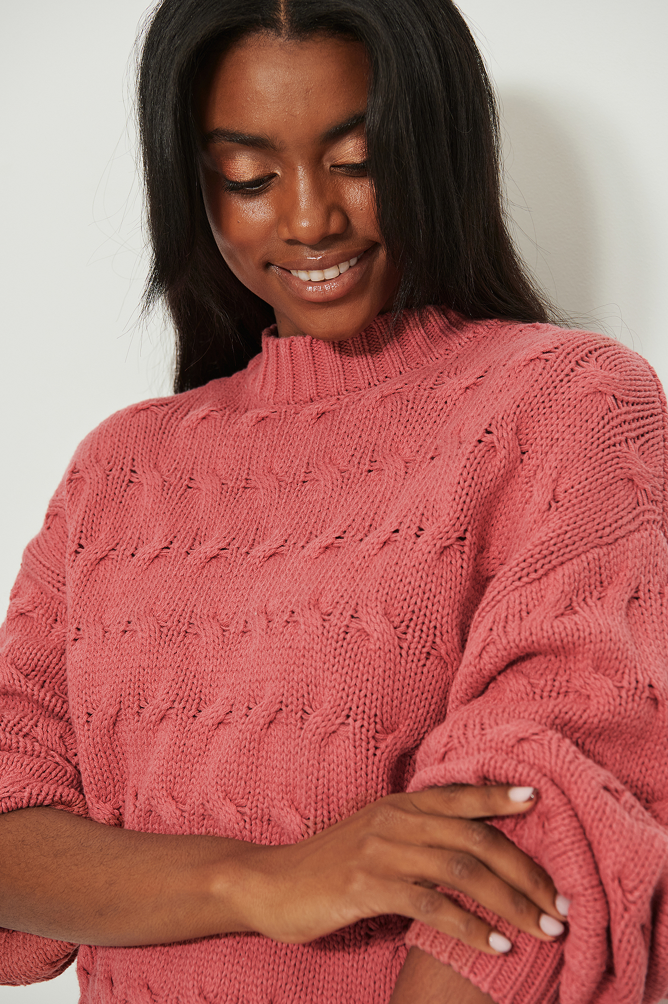 Pink Pull surdimensionné en tricot à col rond et ornements