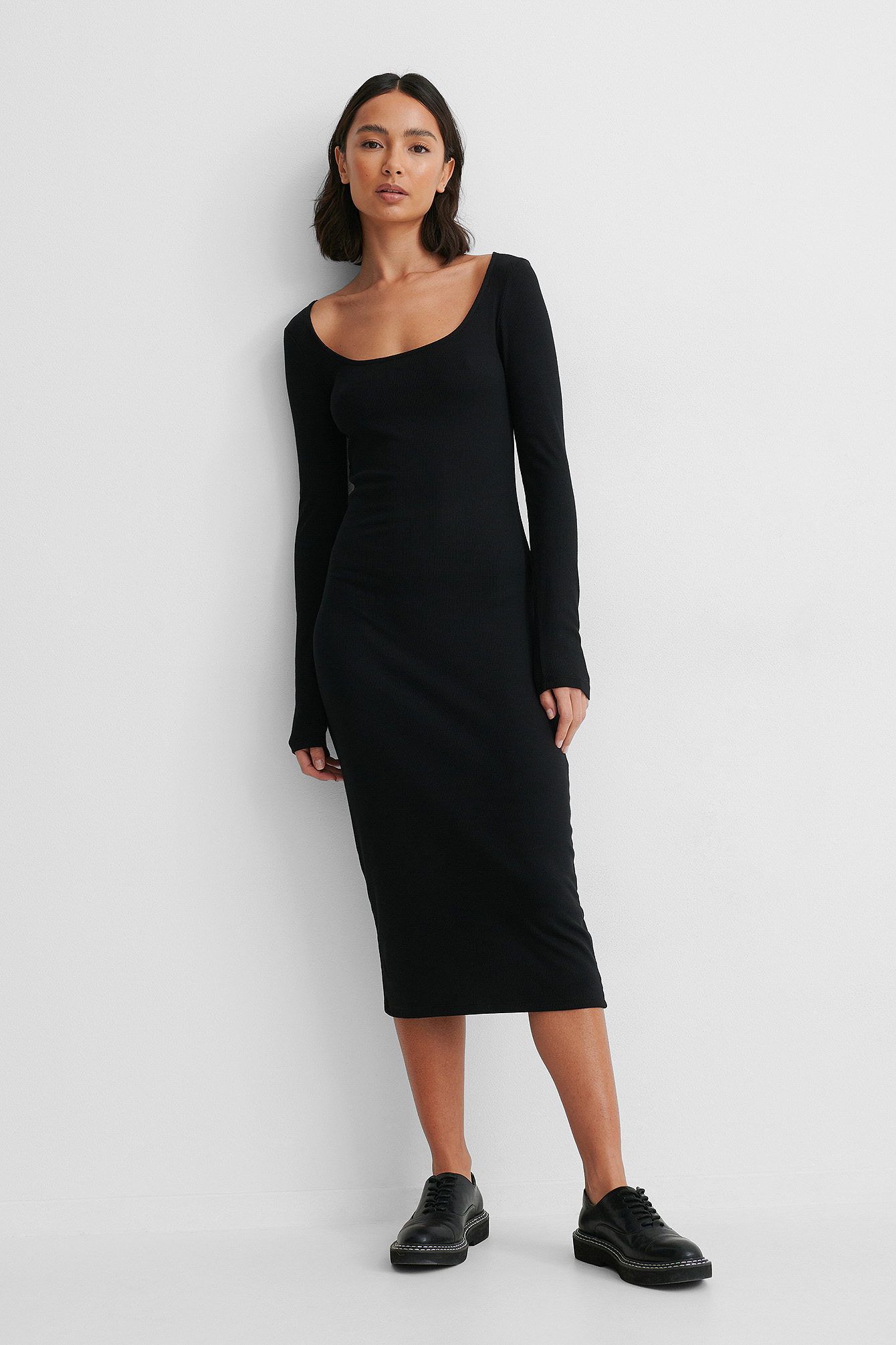 Robe Mini En Maille Côtelée À Col Rond Noir nakd.fr