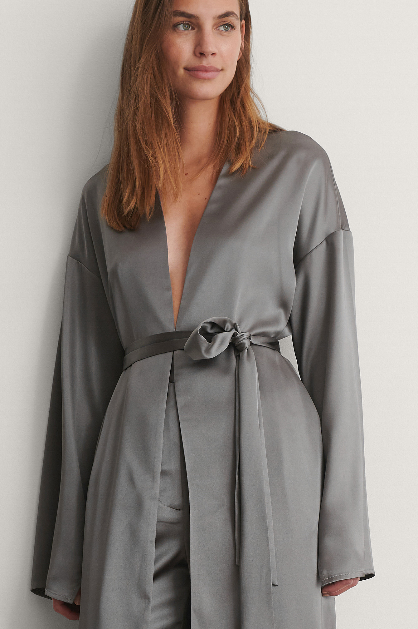 Robe de chambre satin Gris NAKD